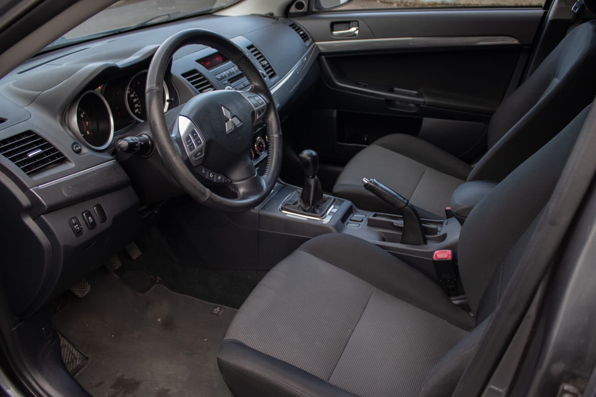 2011 Mitsubishi Lancer, šedá sedan, 178 968 km