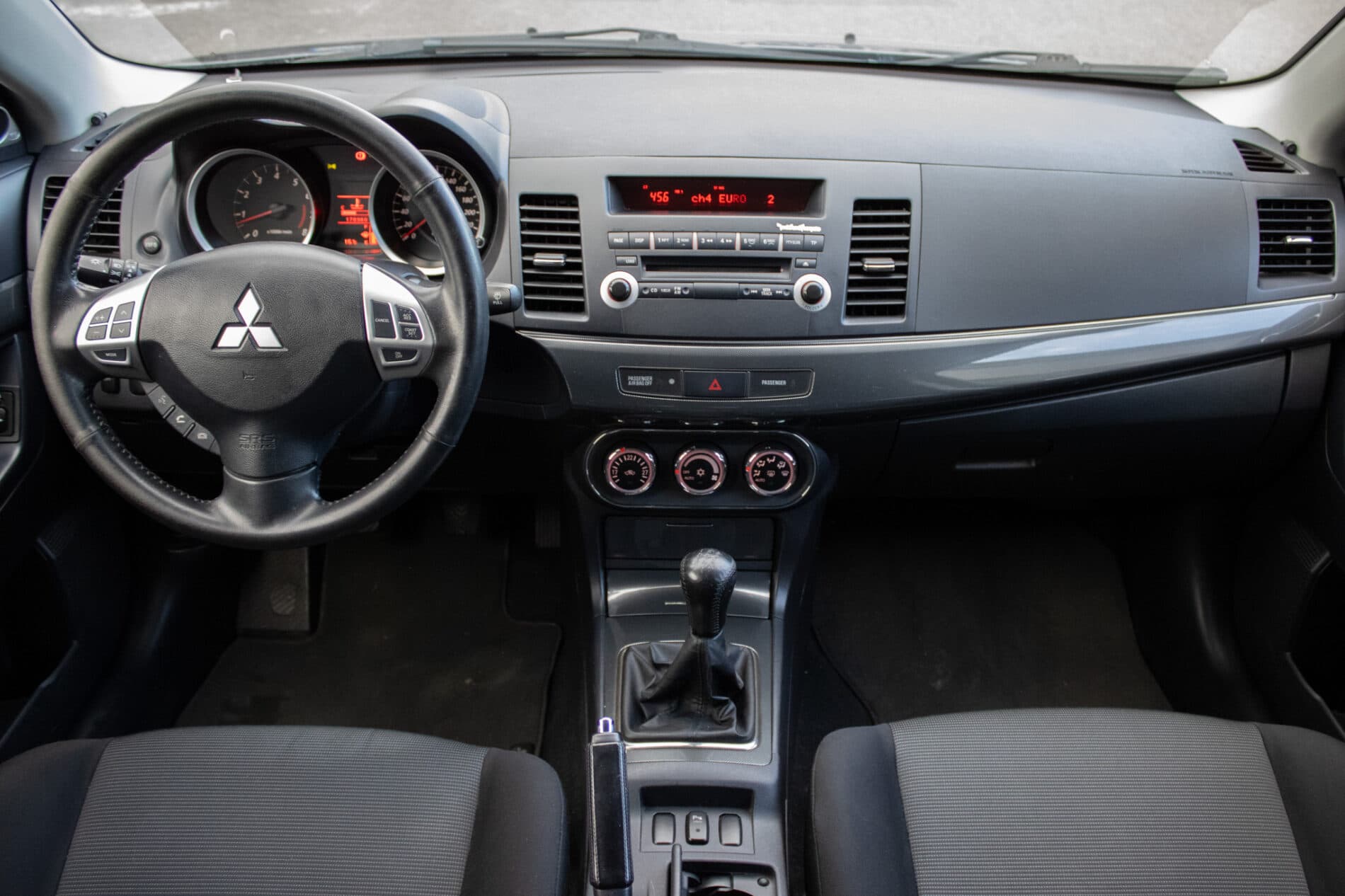 2011 Mitsubishi Lancer, šedá sedan, 178 968 km