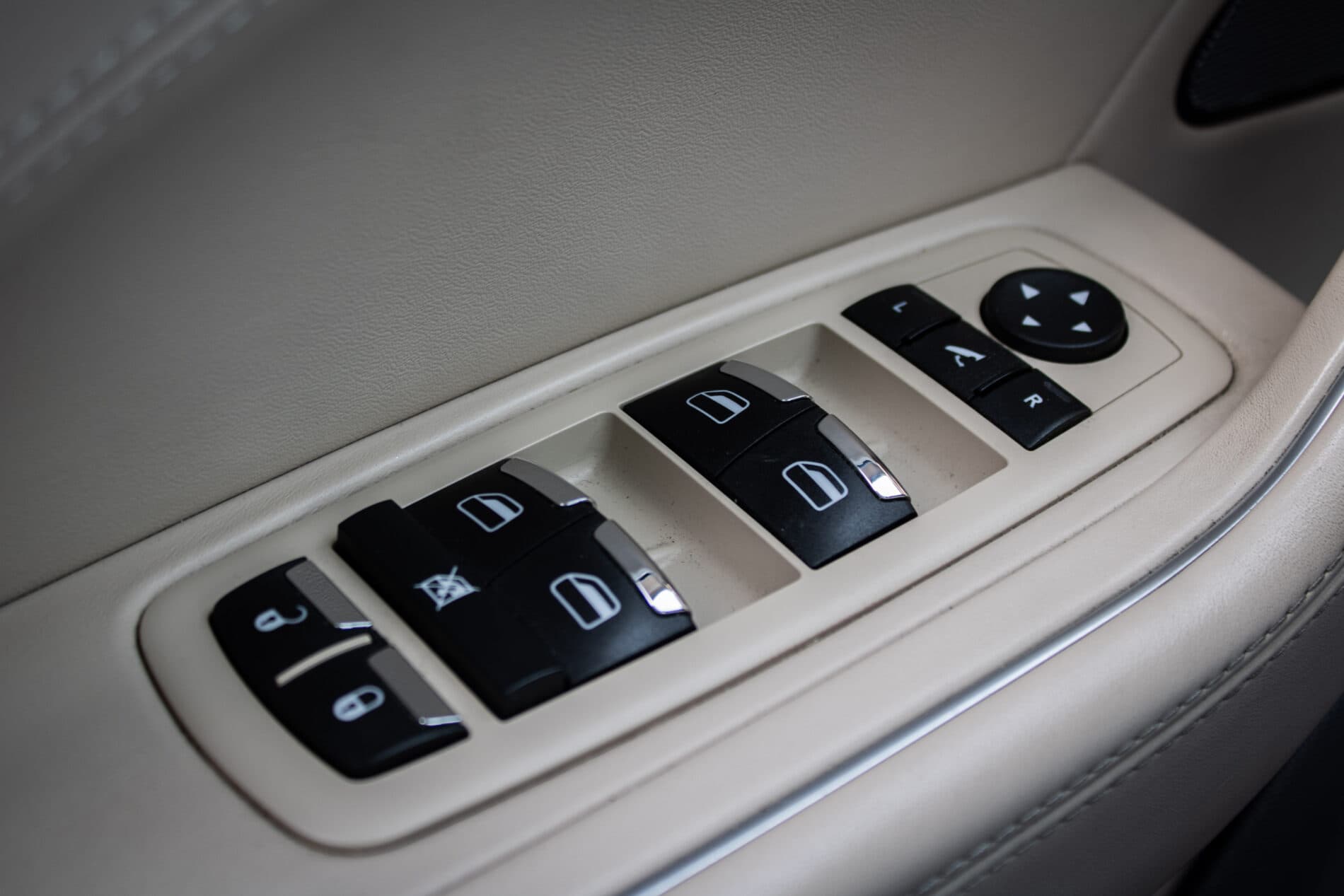 2017 Maserati Levante, černá suv, 212 484 km