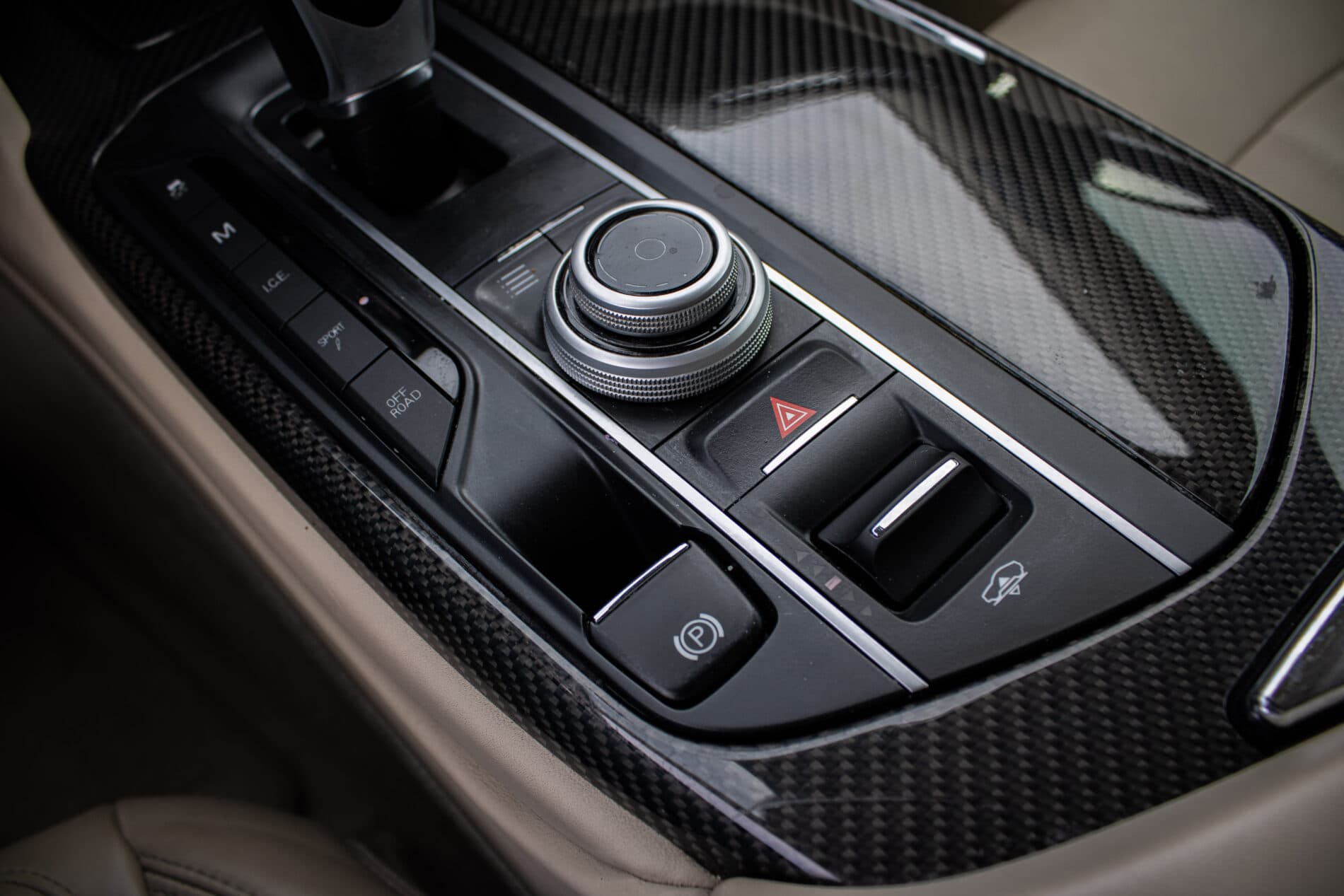 2017 Maserati Levante, černá suv, 212 484 km