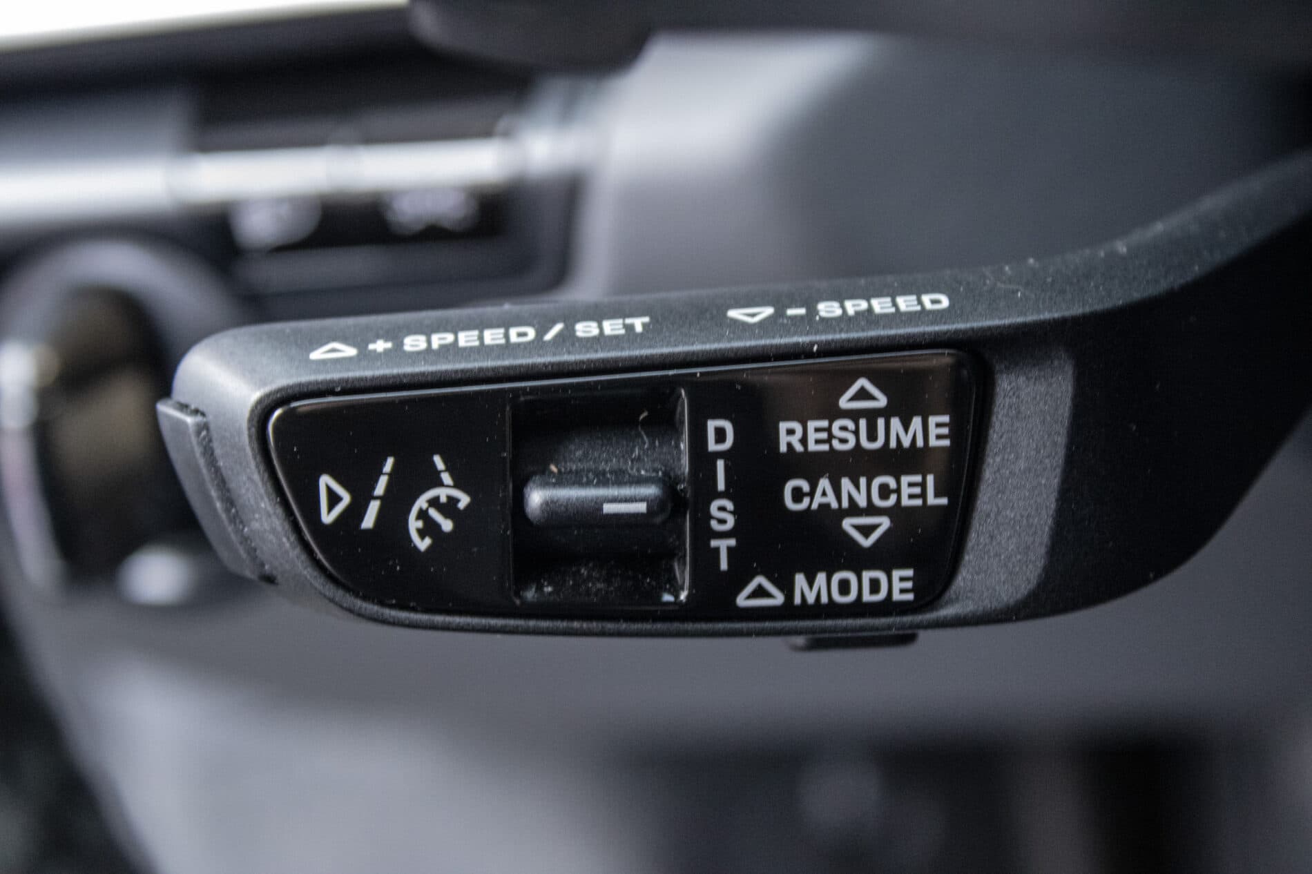 2021 Porsche 992 Carrera 4S, zelená kupé, 27 175 km