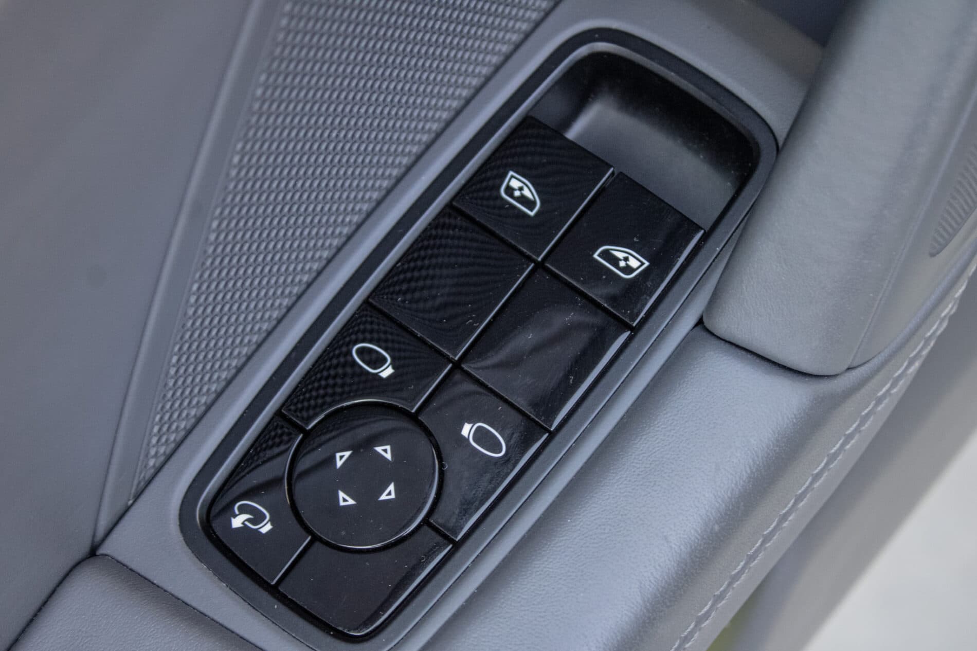 2021 Porsche 992 Carrera 4S, zelená kupé, 27 175 km
