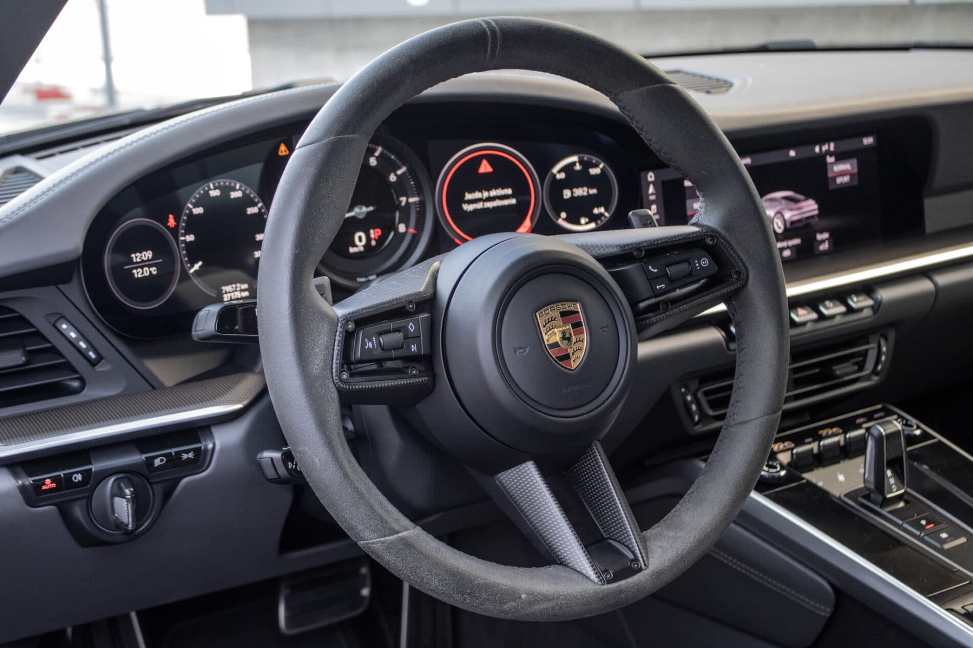 2021 Porsche 992 Carrera 4S, zelená kupé, 27 175 km