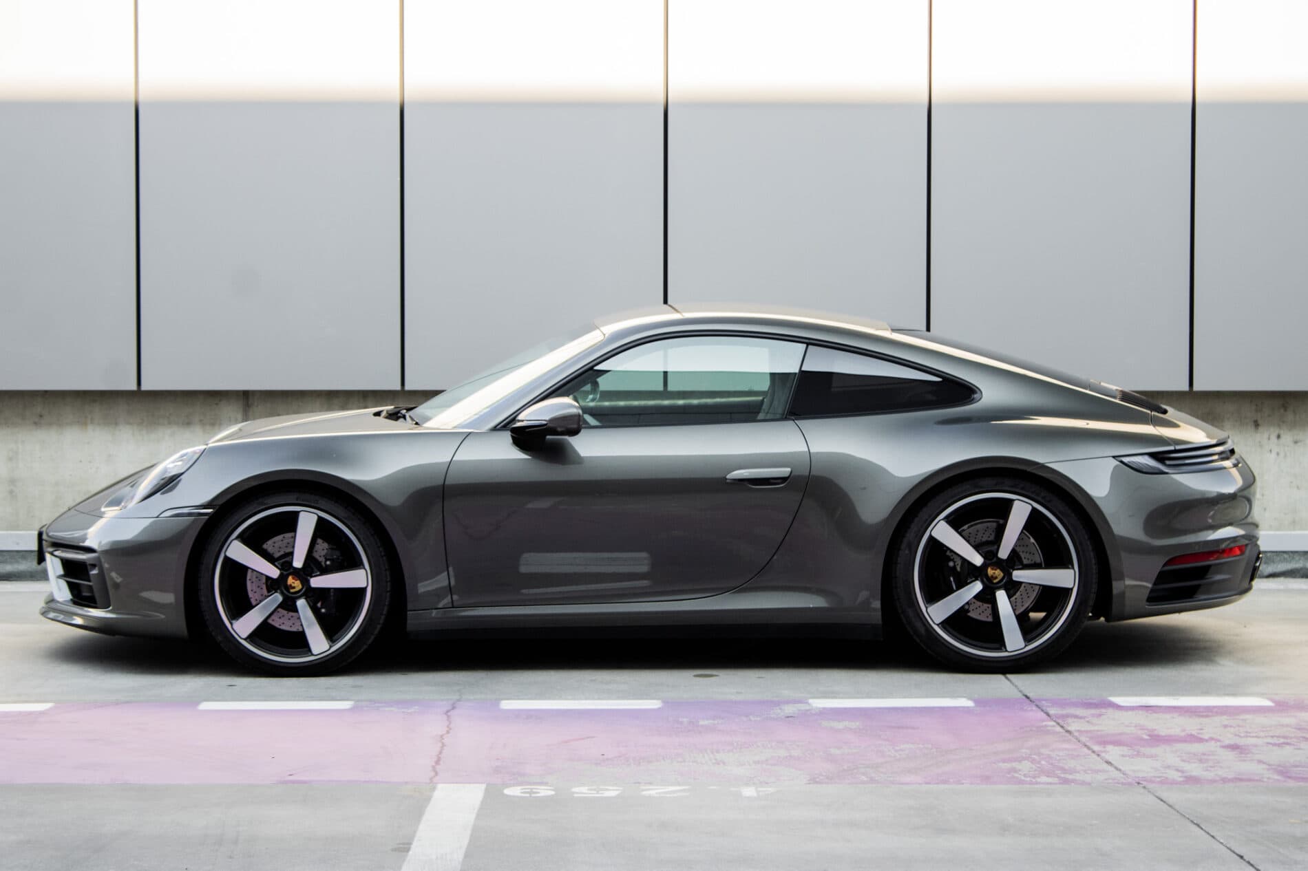 2021 Porsche 992 Carrera 4S, zelená kupé, 27 175 km