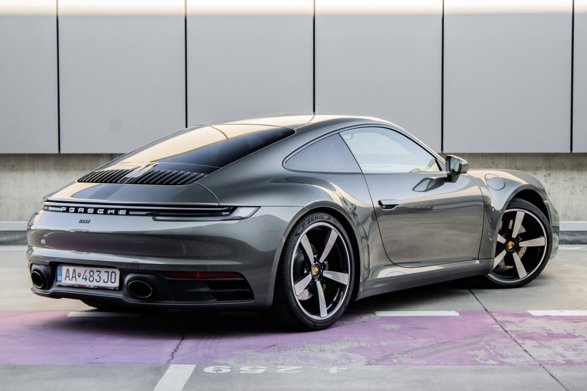 2021 Porsche 992 Carrera 4S, zelená kupé, 27 175 km