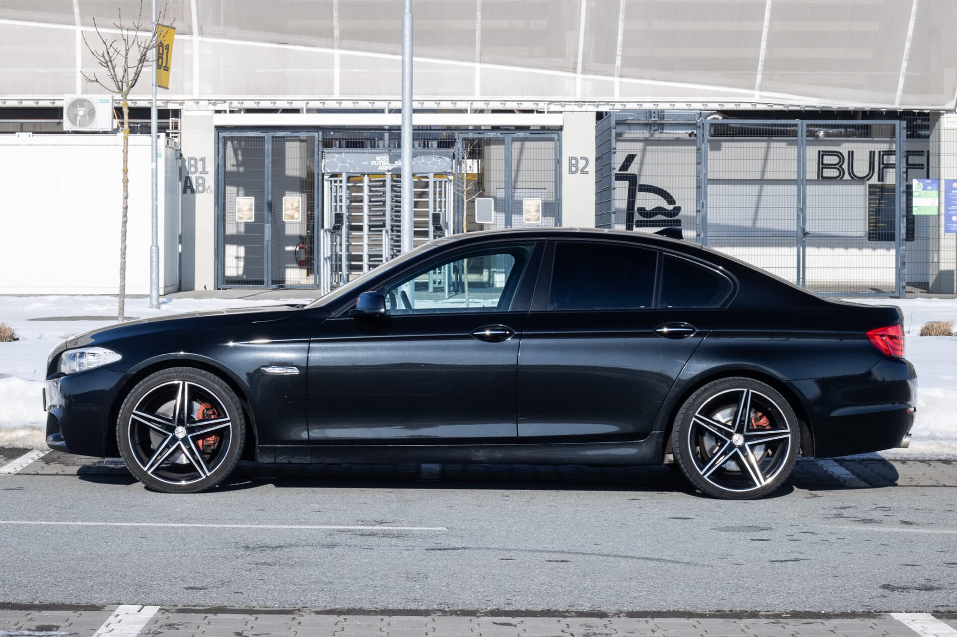 2012 BMW 535d, černá sedan, 303 563 km