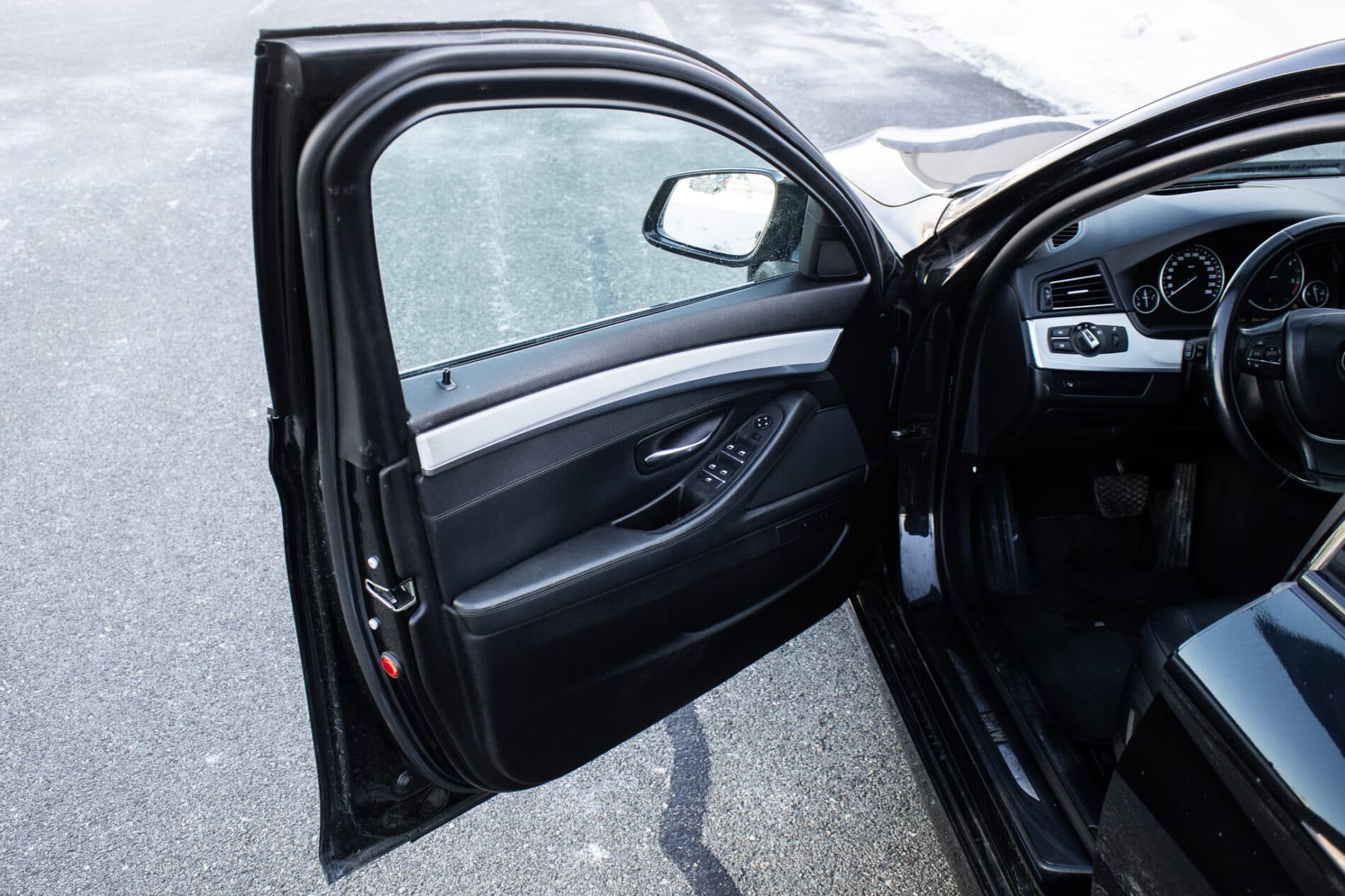 2012 BMW 535d, černá sedan, 303 563 km