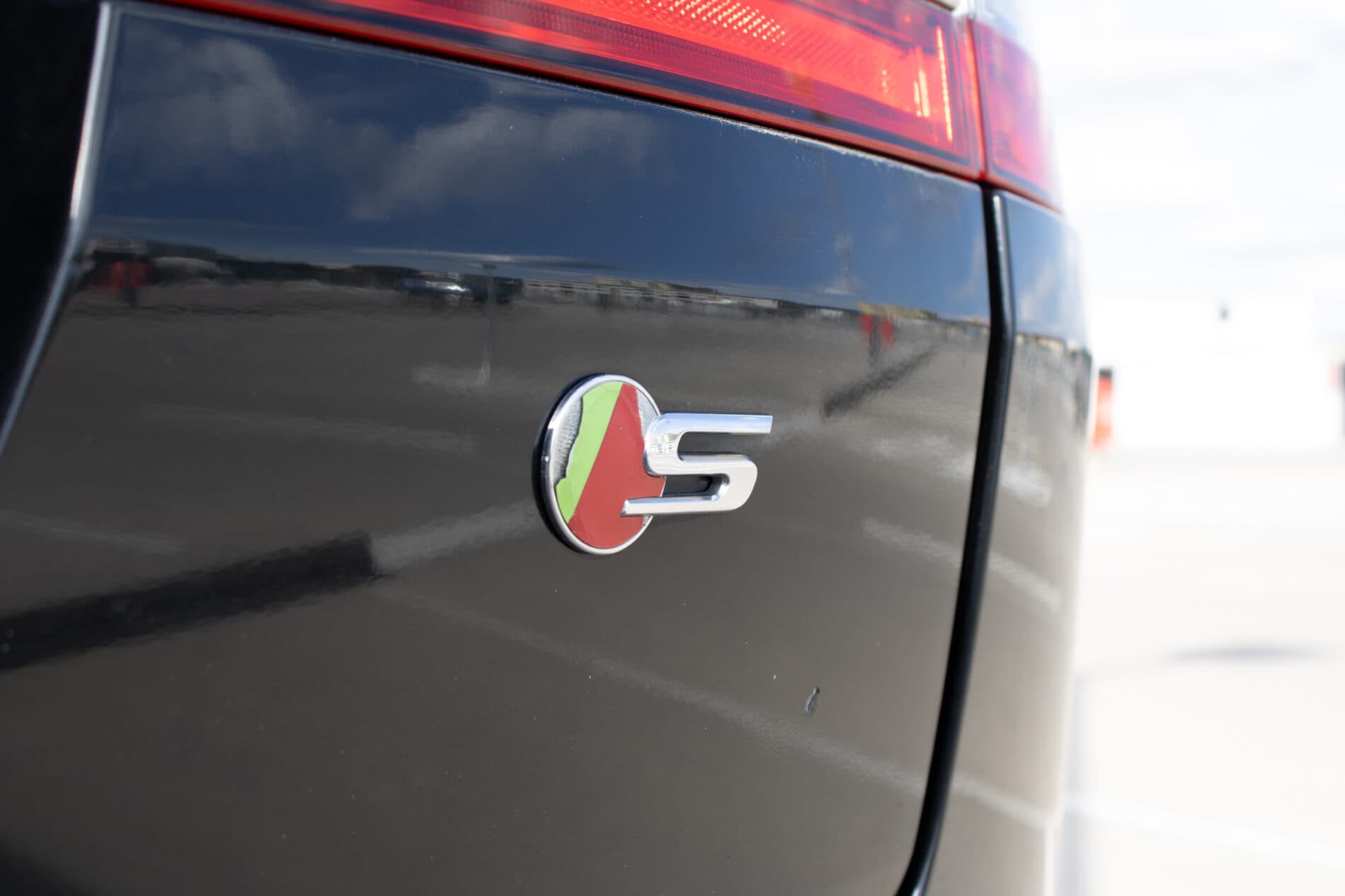 2014 Jaguar XF, černá kombi, 224 926 km