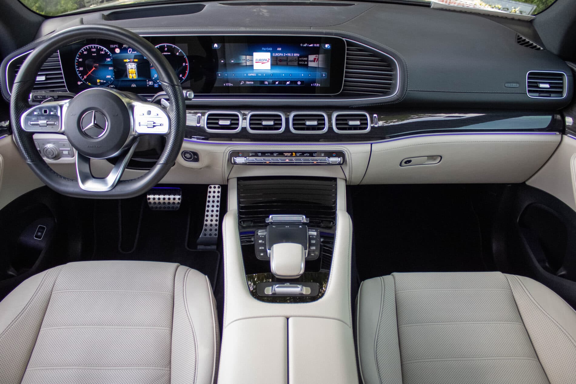 2023 Mercedes-Benz GLS 400d, černá suv, 40 535 km