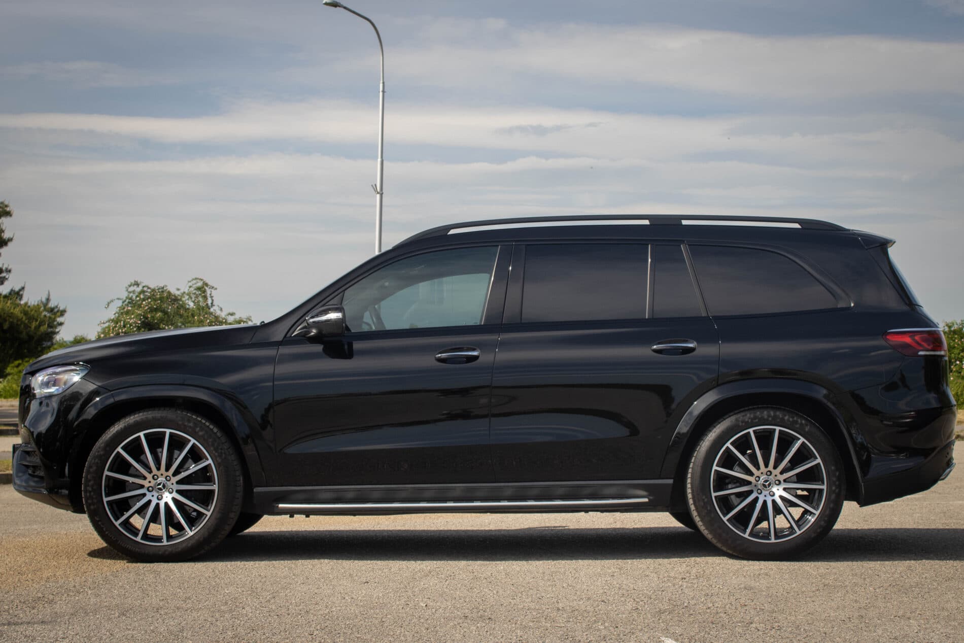 2023 Mercedes-Benz GLS 400d, černá suv, 40 535 km