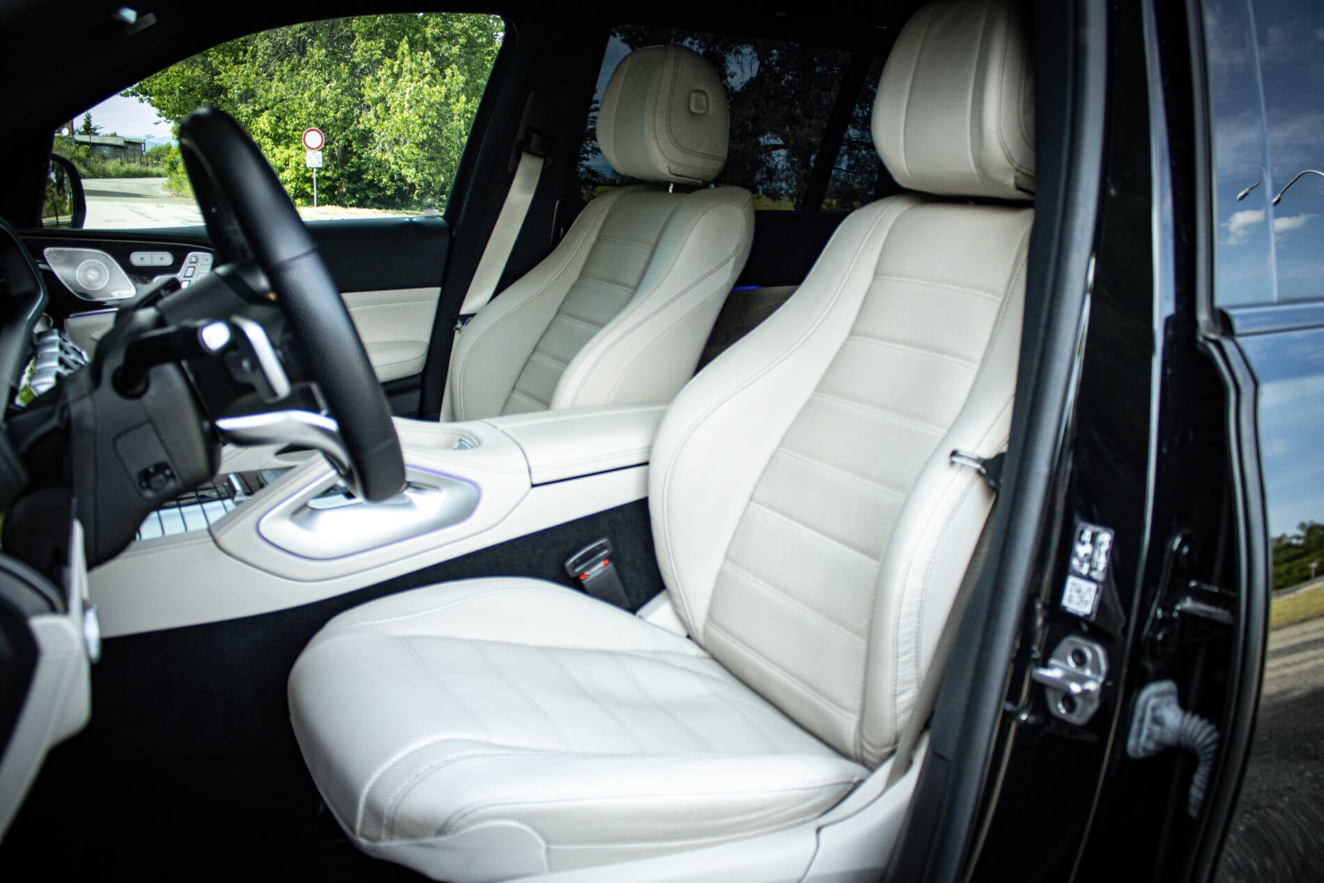 2023 Mercedes-Benz GLS 400d, černá suv, 40 535 km