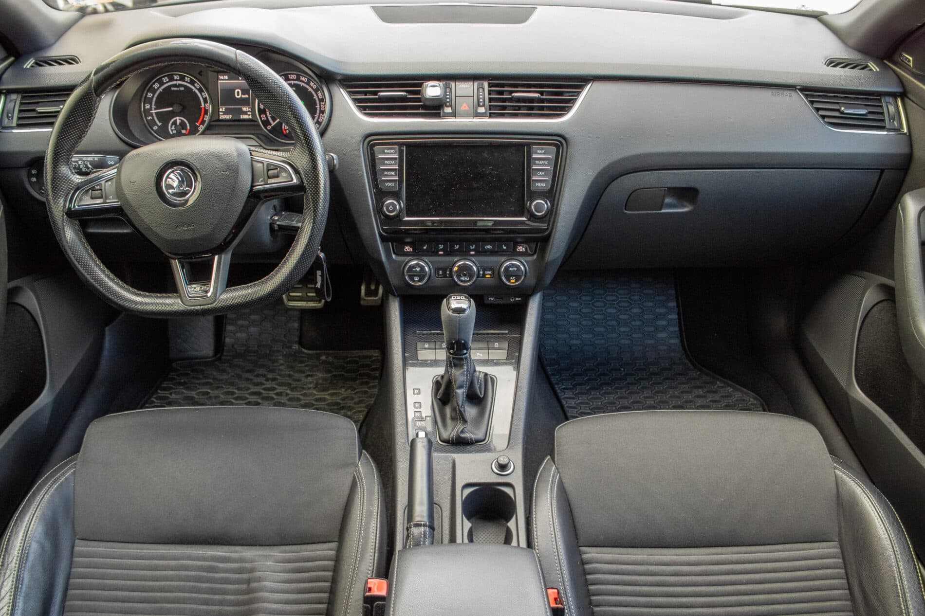 2016 Skoda Octavia RS, černá kombi, 237 027 km