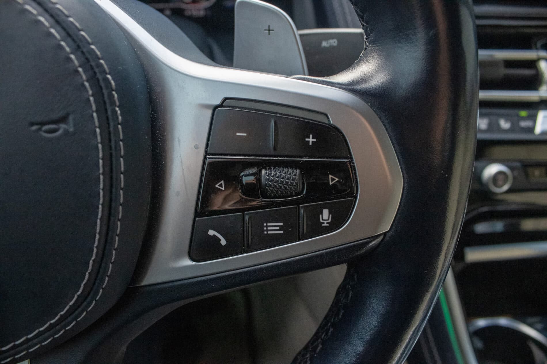 2021 BMW M850i, šedá kupé, 213 085 km
