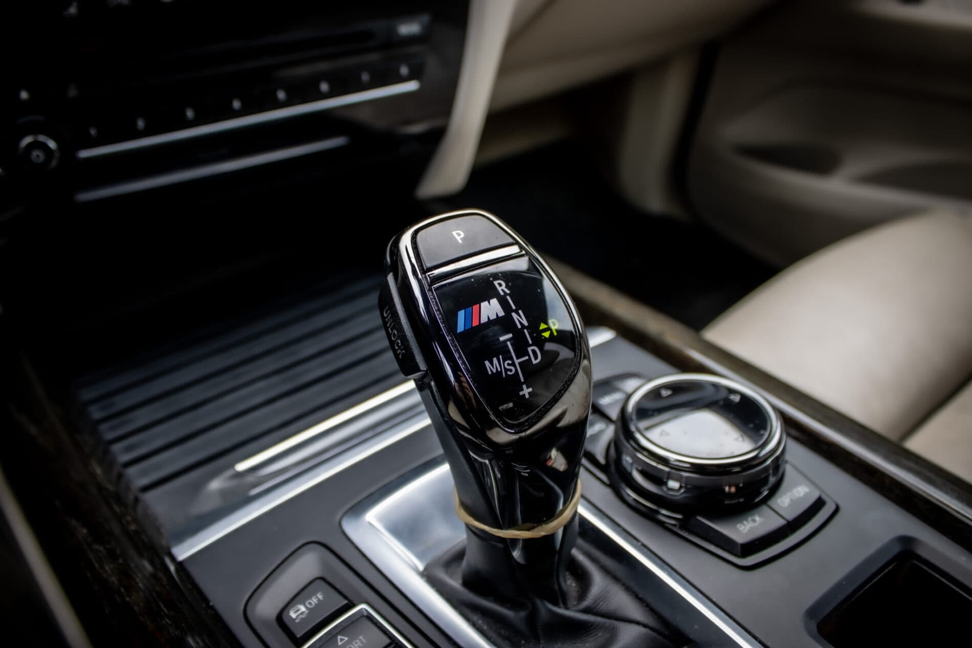 2014 BMW X5 M50d, černá suv, 255 839 km