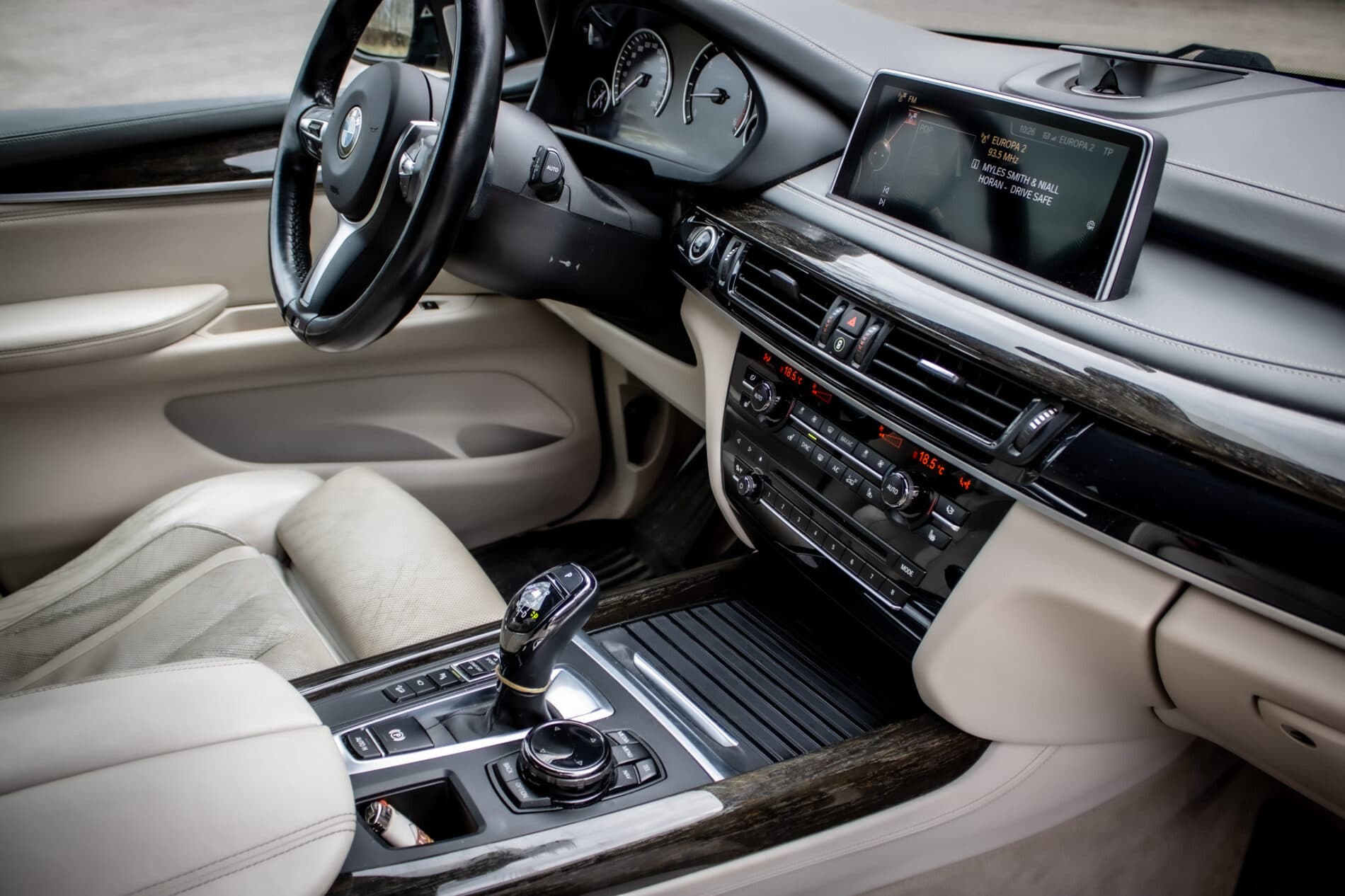 2014 BMW X5 M50d, černá suv, 255 839 km