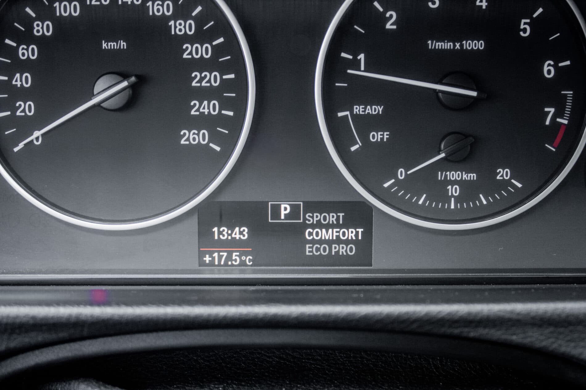 2016 BMW 320i, červená kombi, 285 295 km