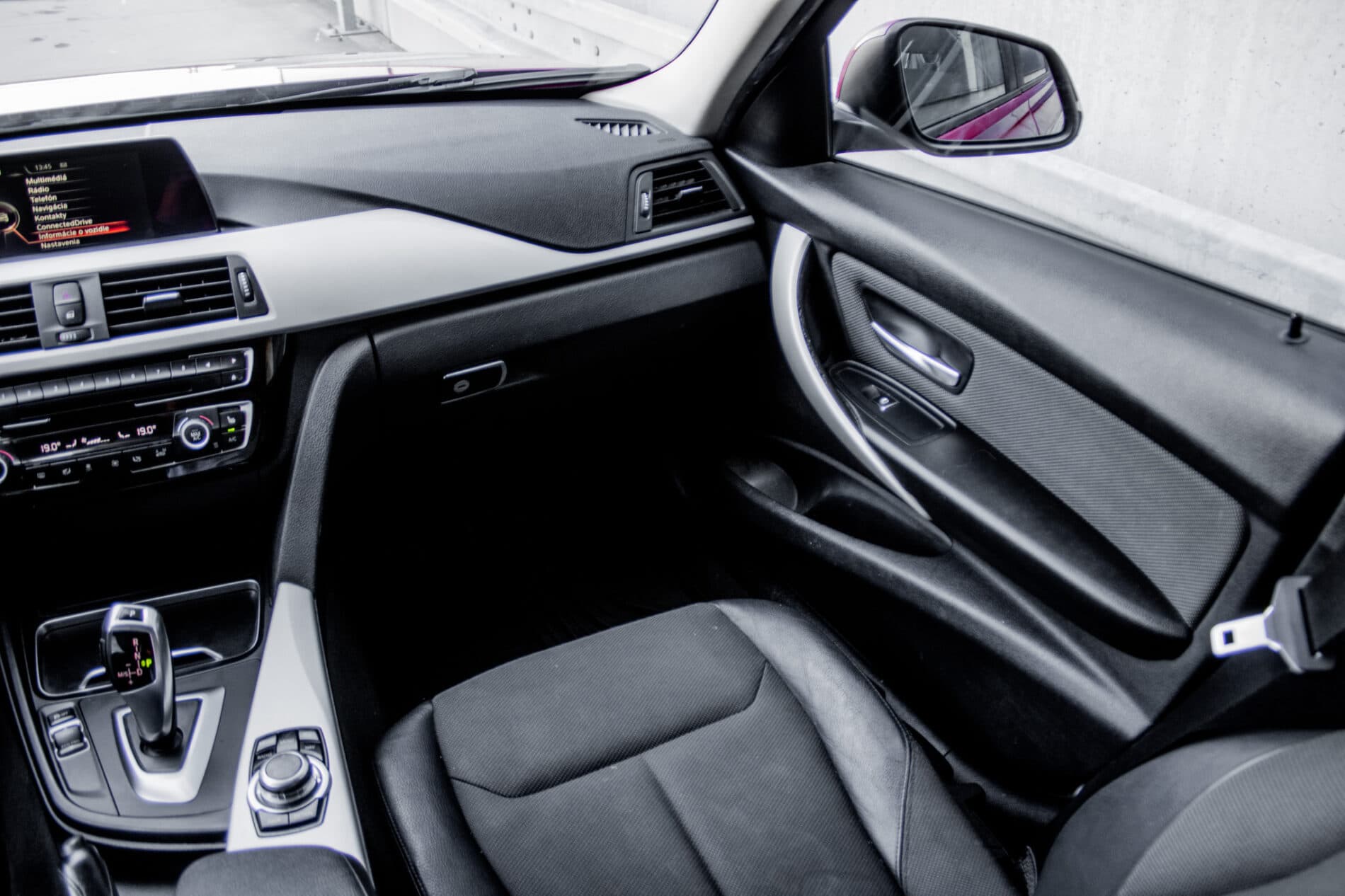2016 BMW 320i, červená kombi, 285 295 km