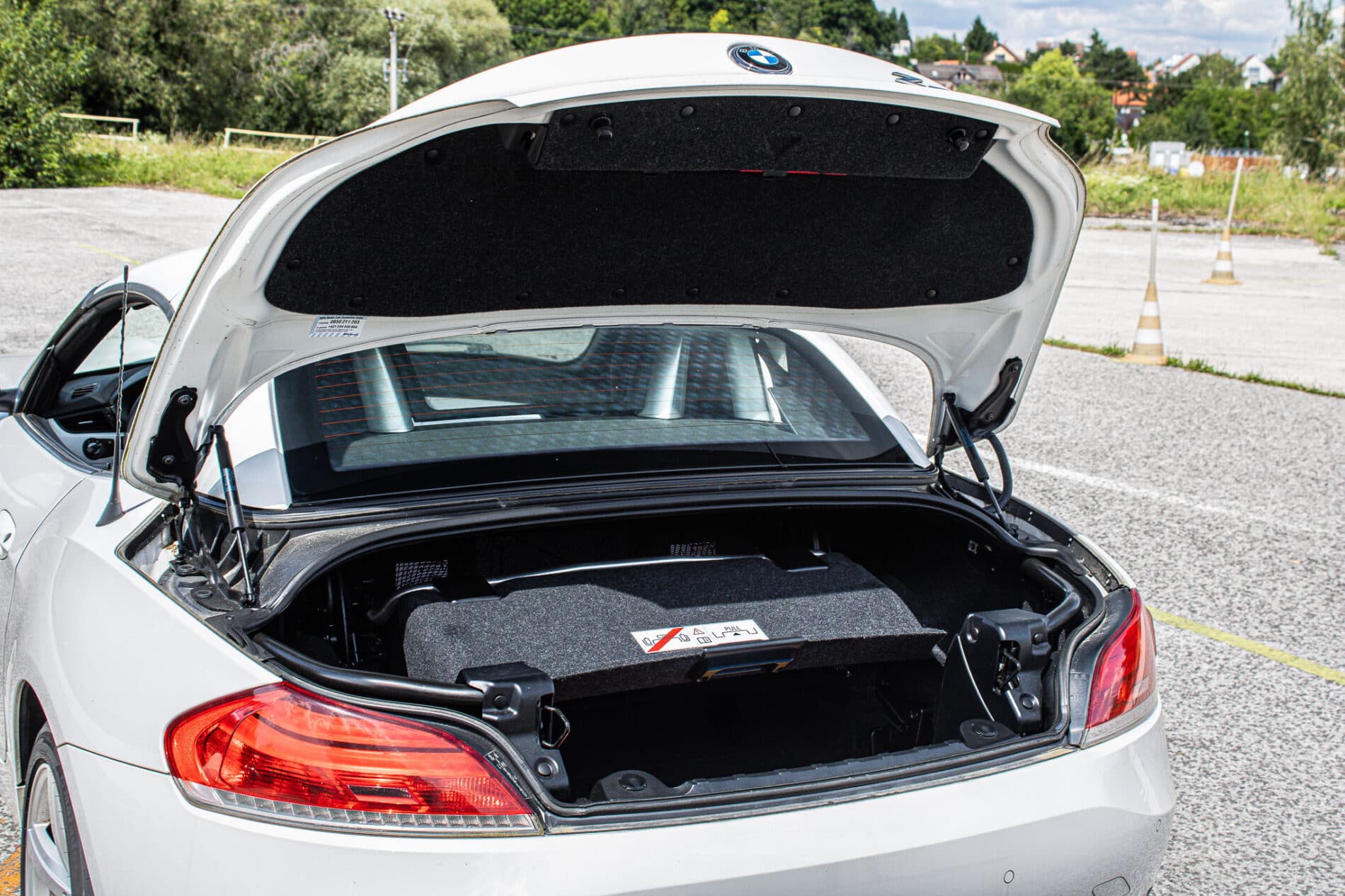 2012 BMW Z4, bílá kabriolet, 170 435 km