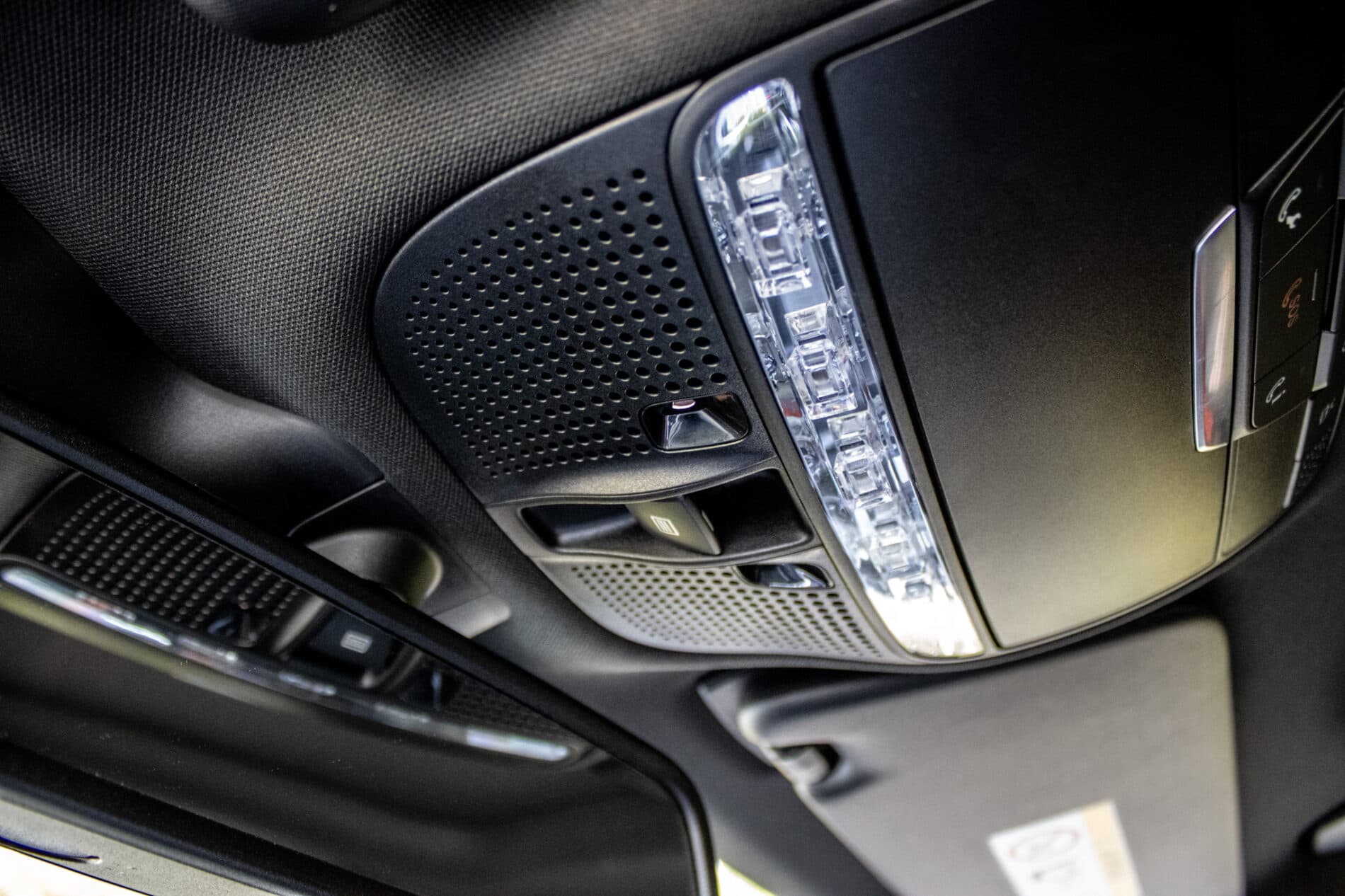 2017 Mercedes-Benz C 63 AMG S, bílá kombi, 79 170 km