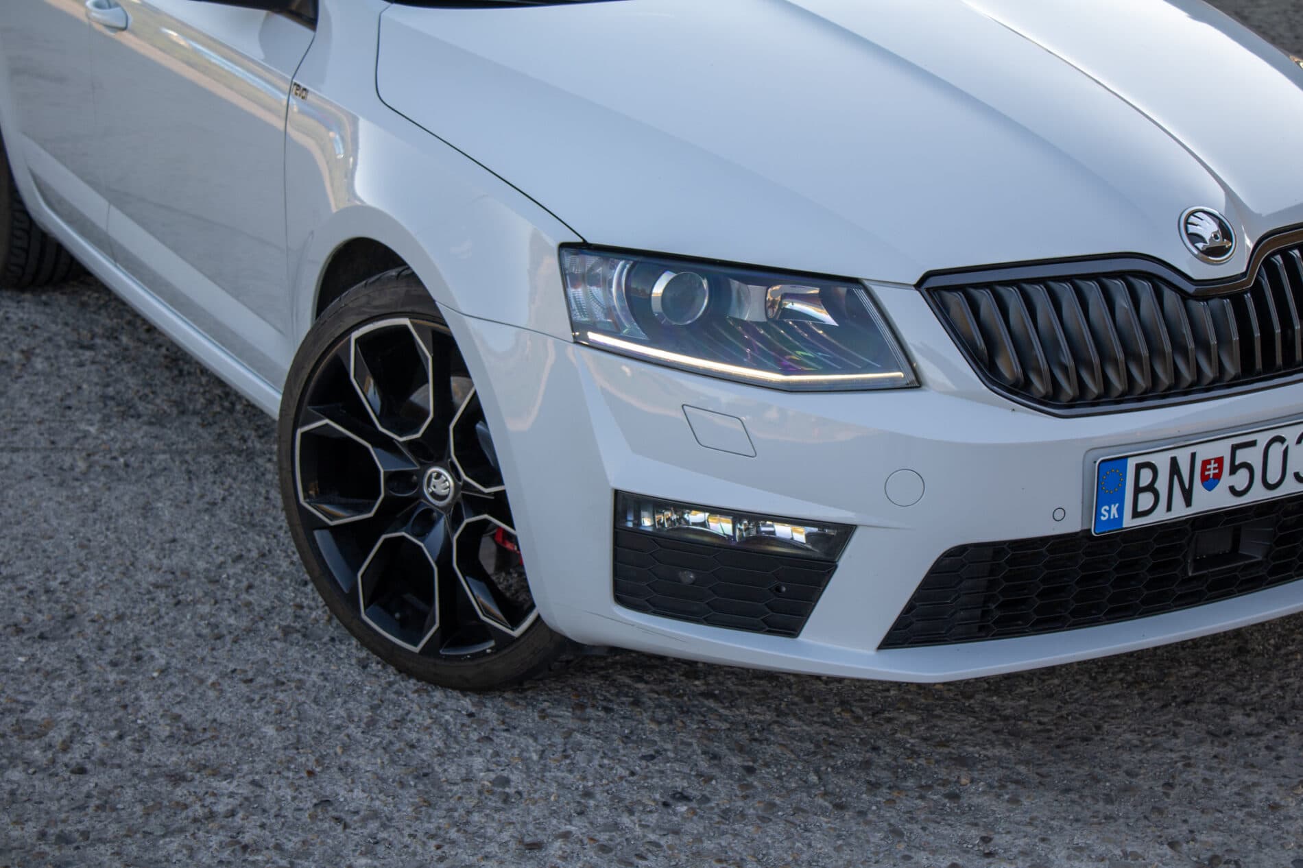 2016 Skoda Octavia RS, bílá kombi, 253 701 km