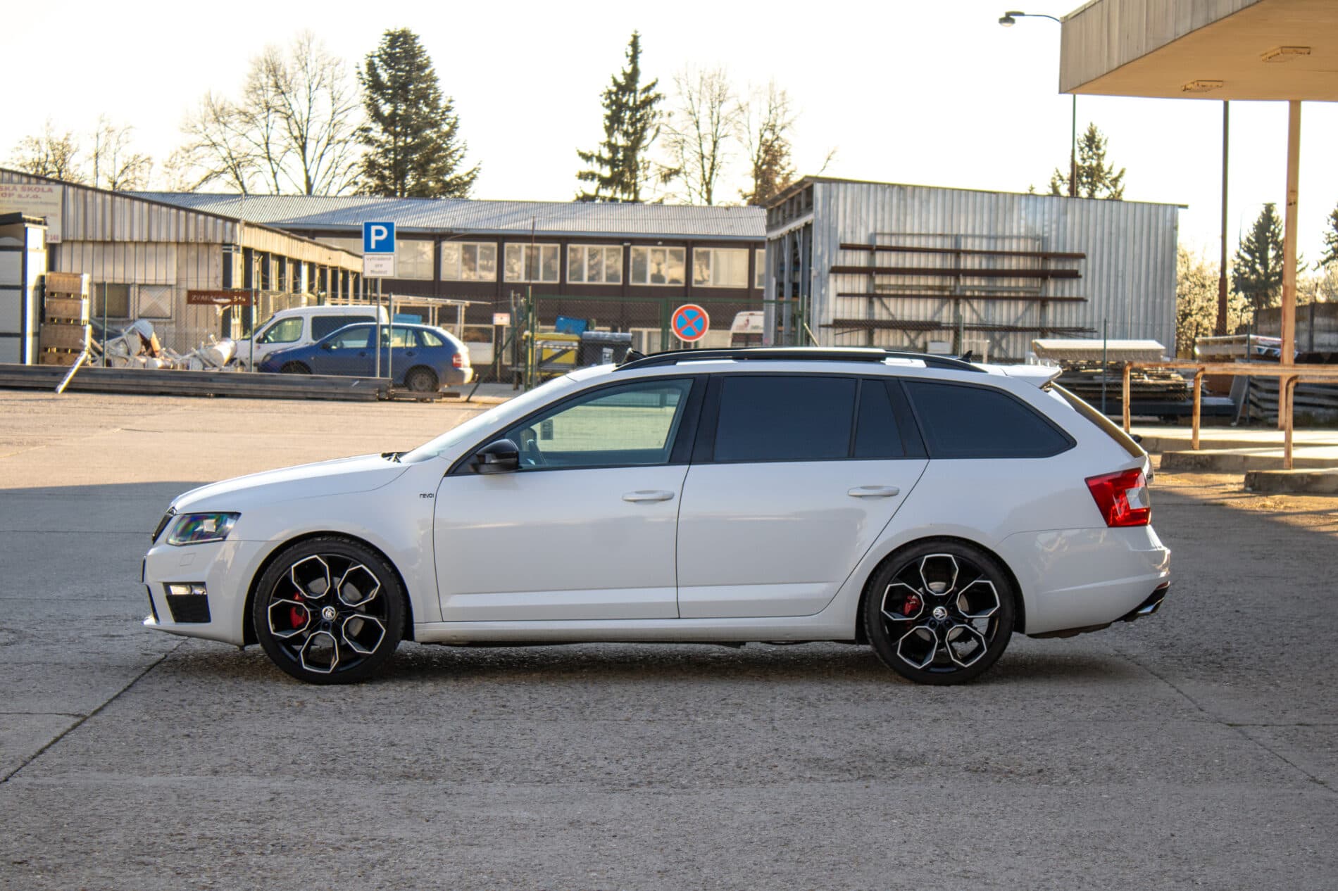 2016 Skoda Octavia RS, bílá kombi, 253 701 km