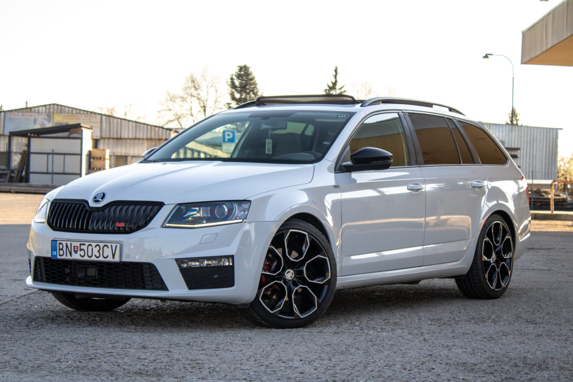 2016 Skoda Octavia RS, bílá kombi, 253 701 km