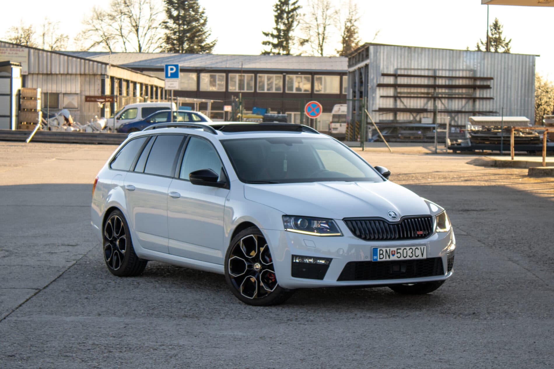 2016 Skoda Octavia RS, bílá kombi, 253 701 km
