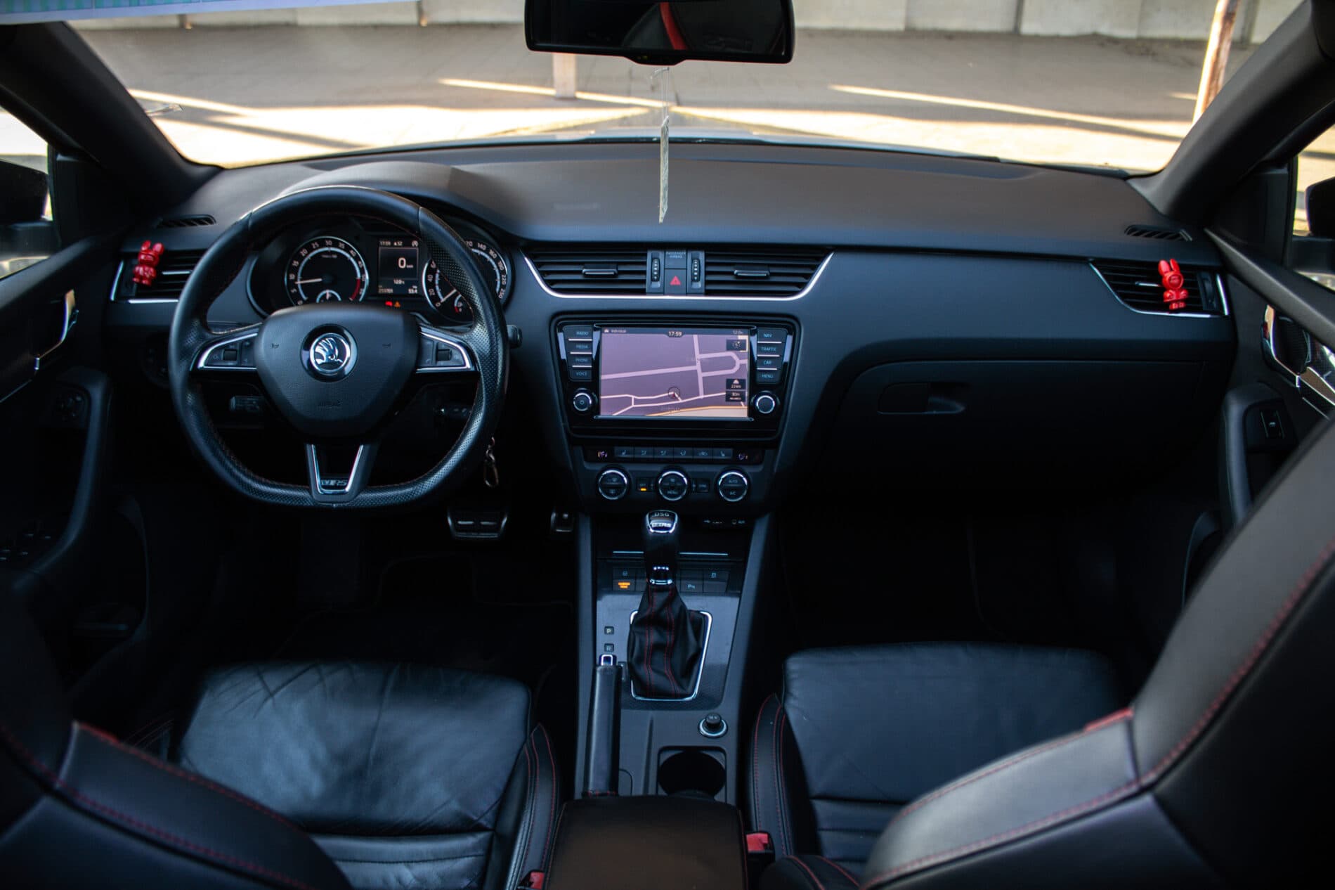 2016 Skoda Octavia RS, bílá kombi, 253 701 km
