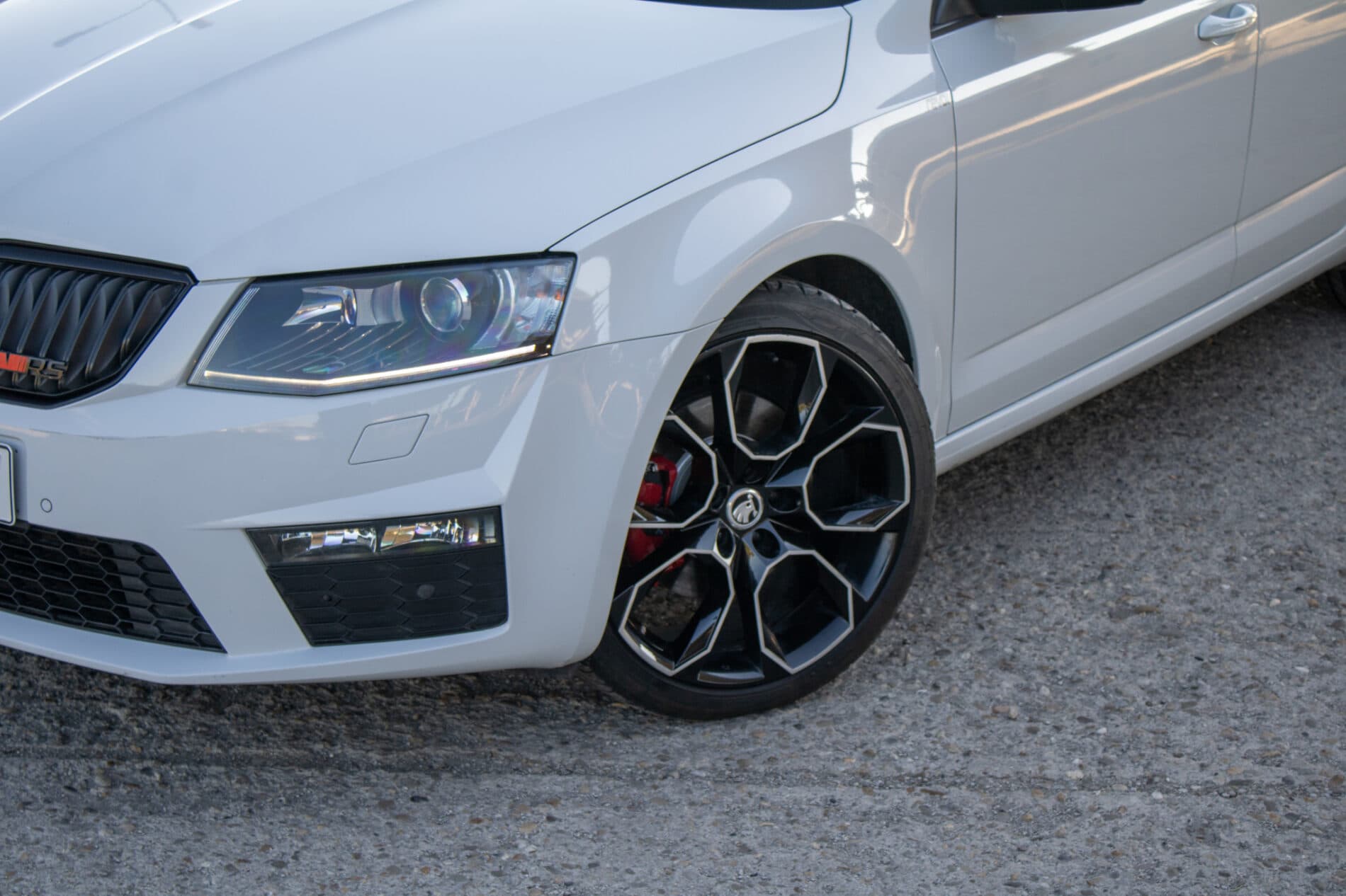 2016 Skoda Octavia RS, bílá kombi, 253 701 km