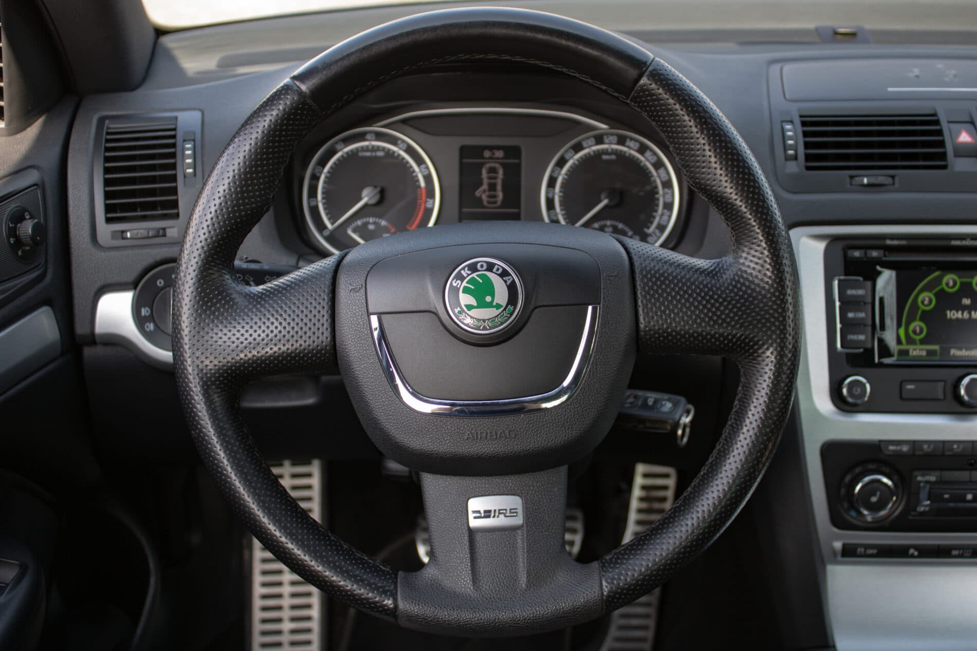 2011 Skoda Octavia RS, černá kombi, 190 807 km