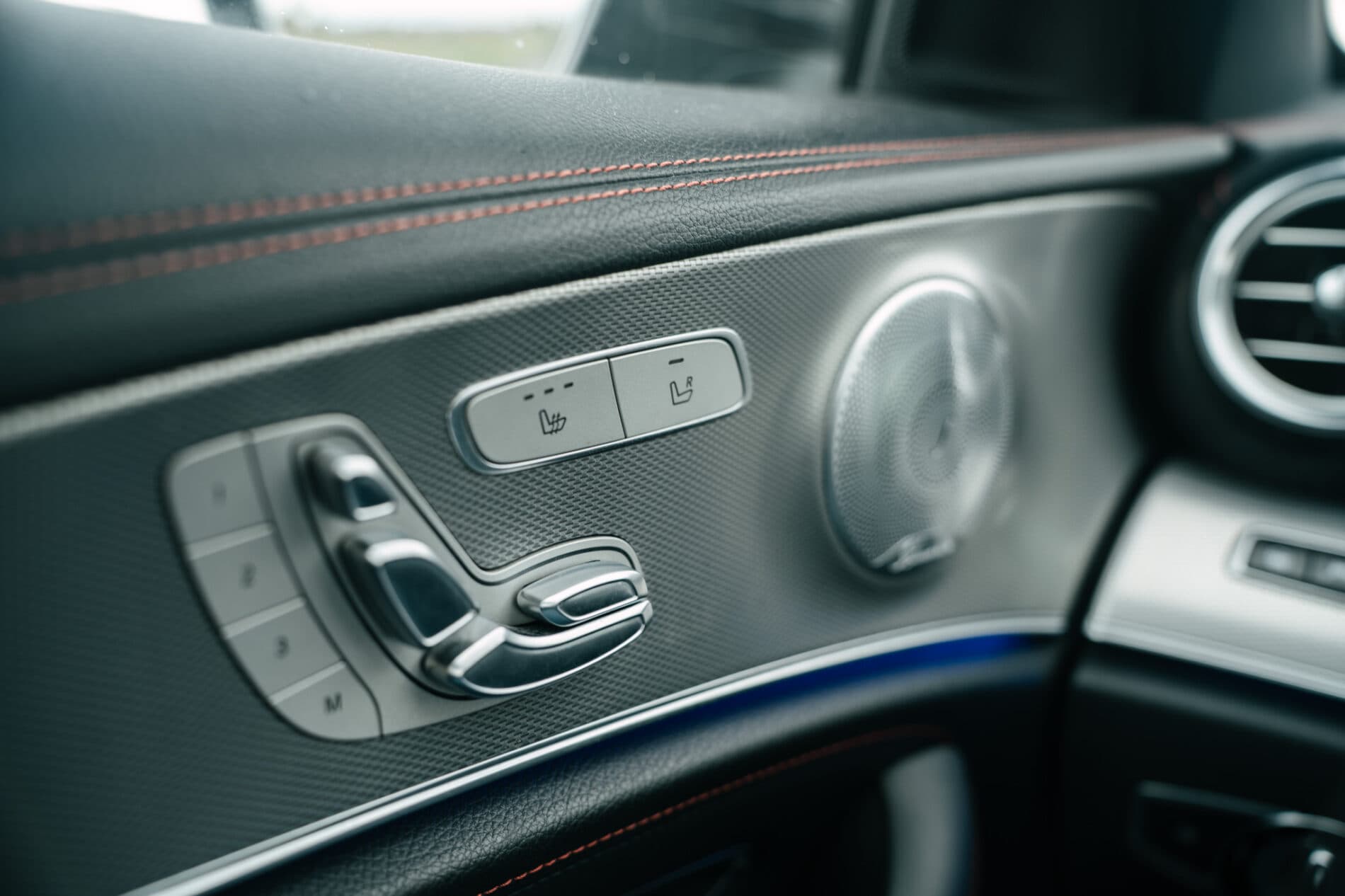 2017 Mercedes-Benz E 43 AMG, bílá sedan, 148 749 km