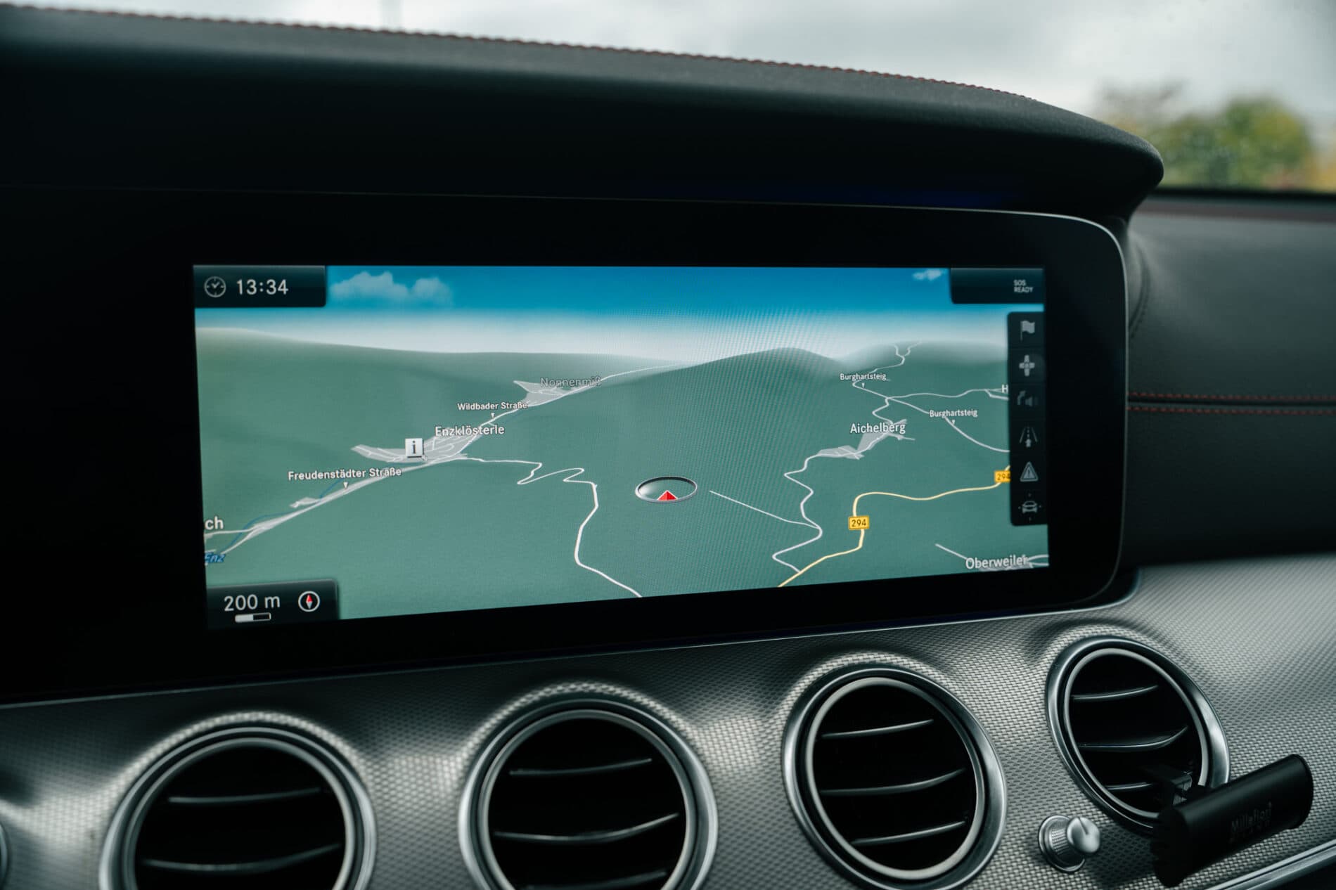 2017 Mercedes-Benz E 43 AMG, bílá sedan, 148 749 km
