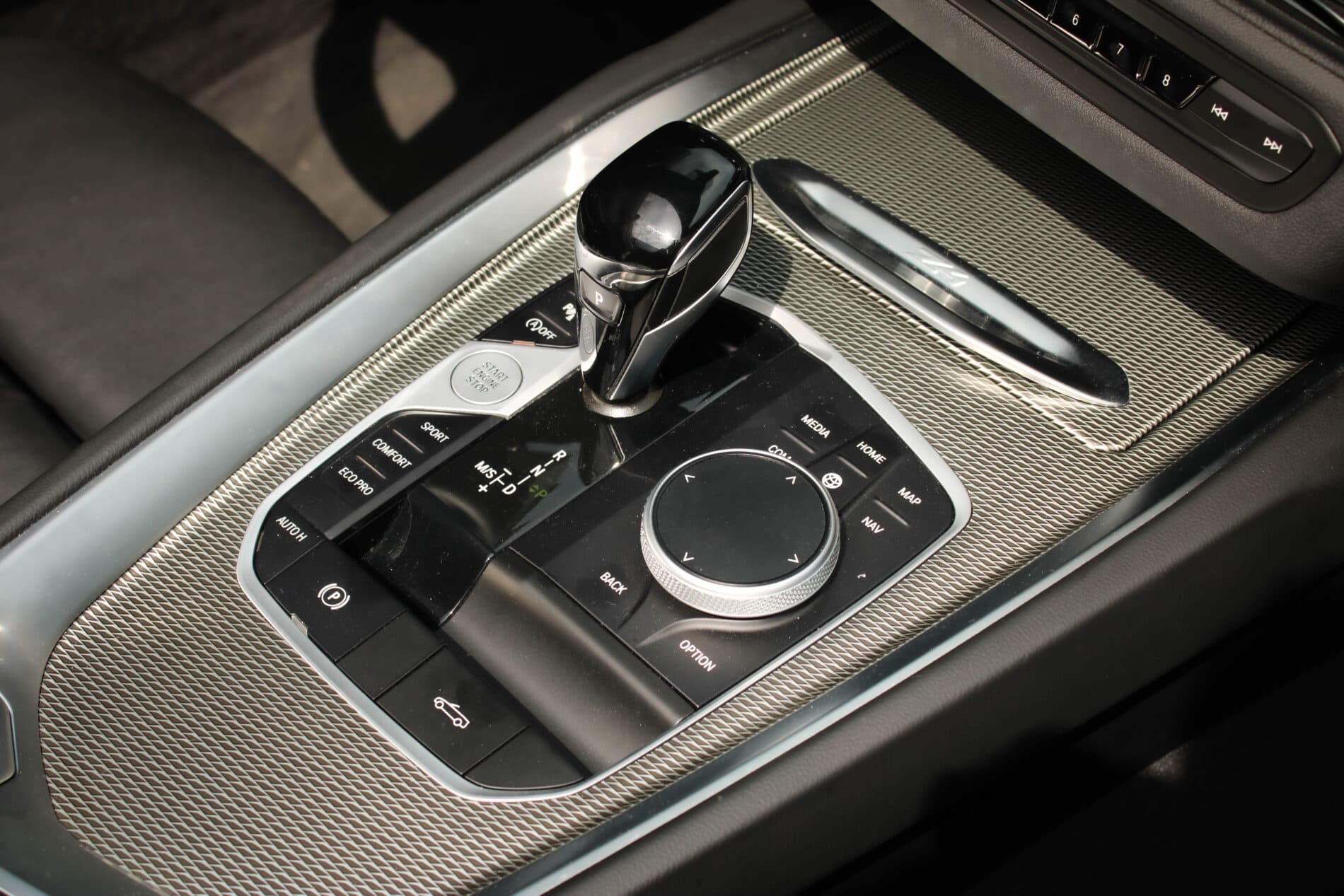2024 BMW Z4 M40i, šedá kabriolet, 27 660 km