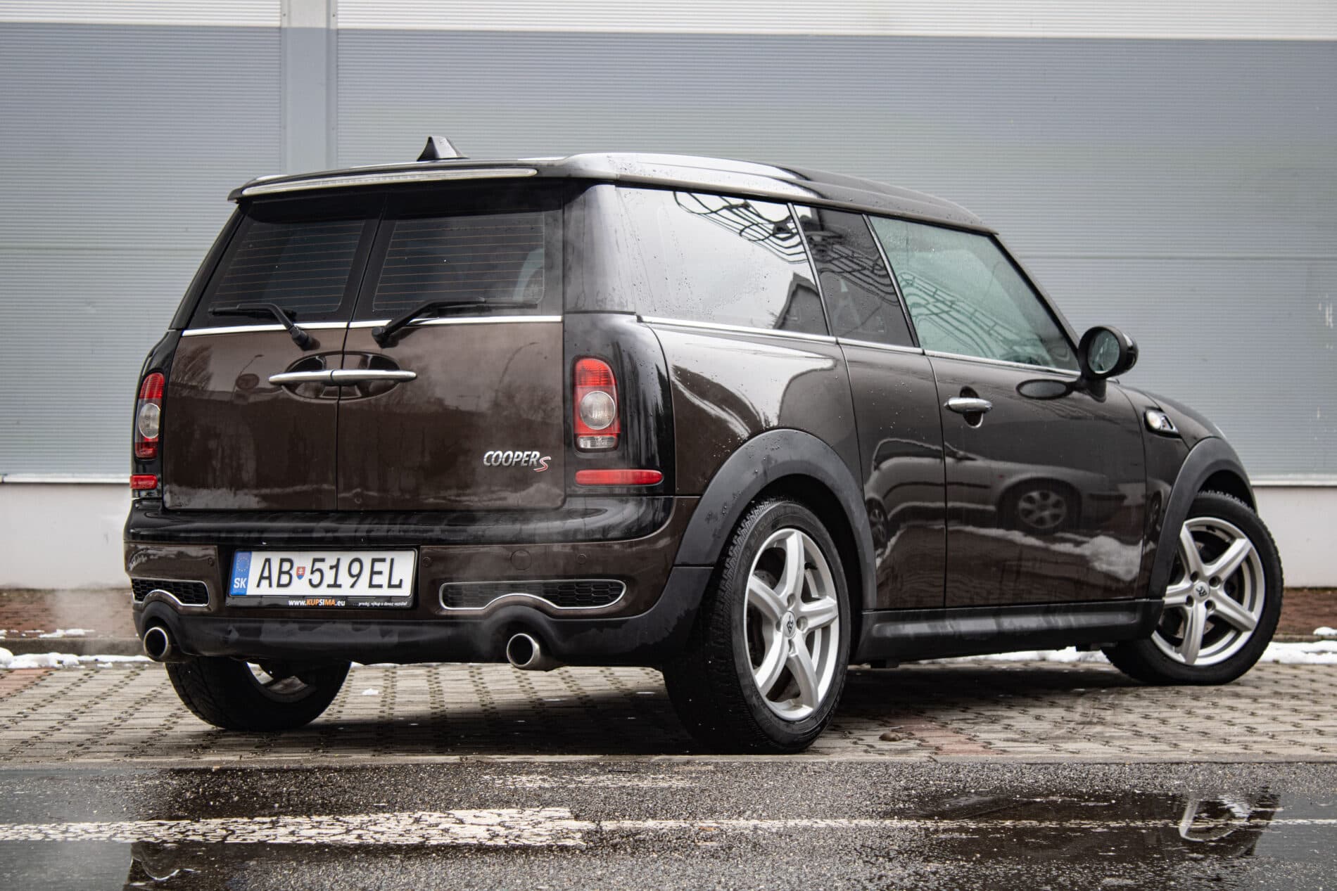 2009 MINI Cooper S, hnědá kombi, 123 100 km