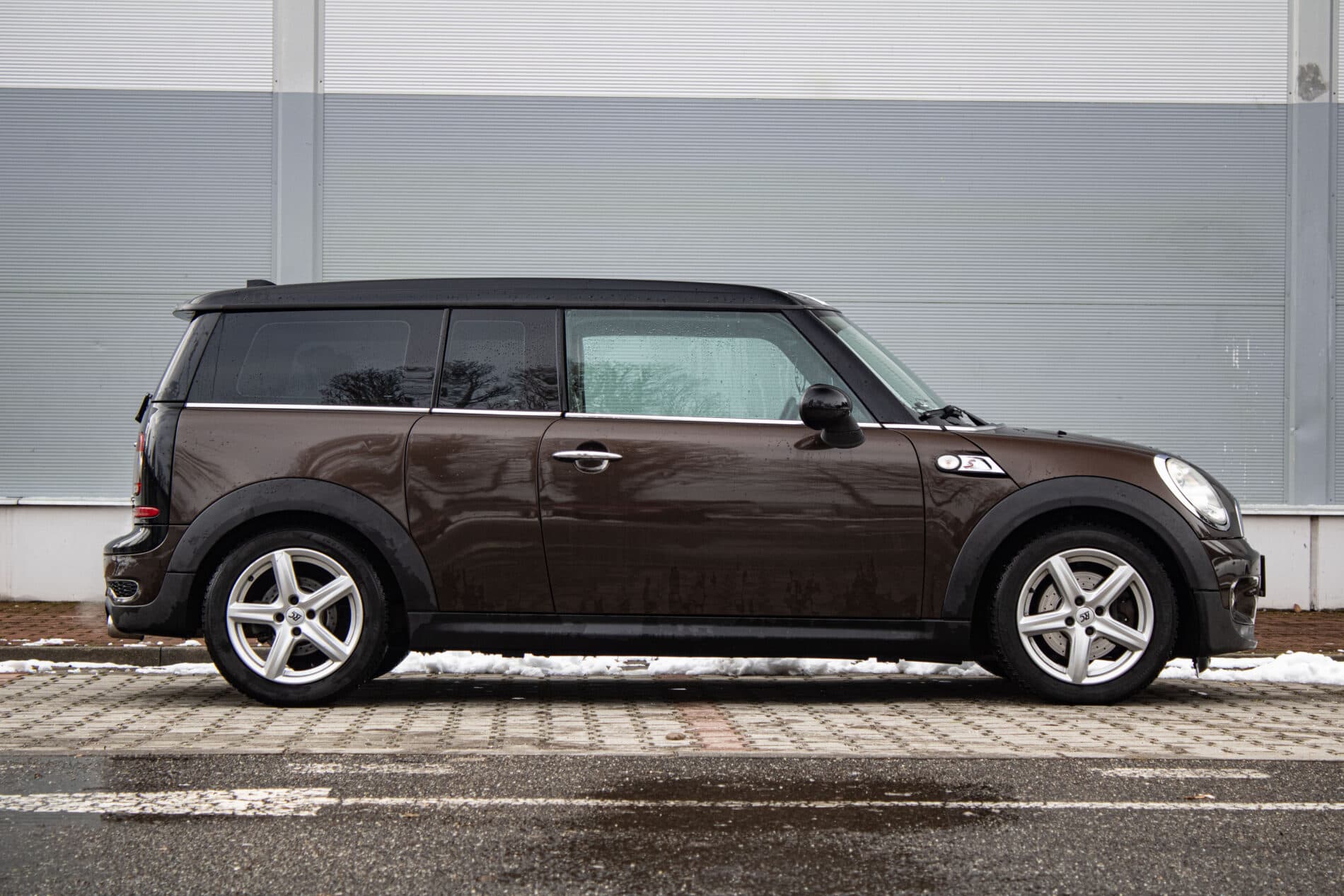 2009 MINI Cooper S, hnědá kombi, 123 100 km