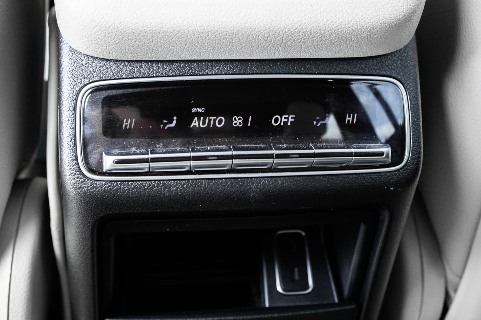 2021 Mercedes-Benz GLS 580, šedá suv, 109 687 km