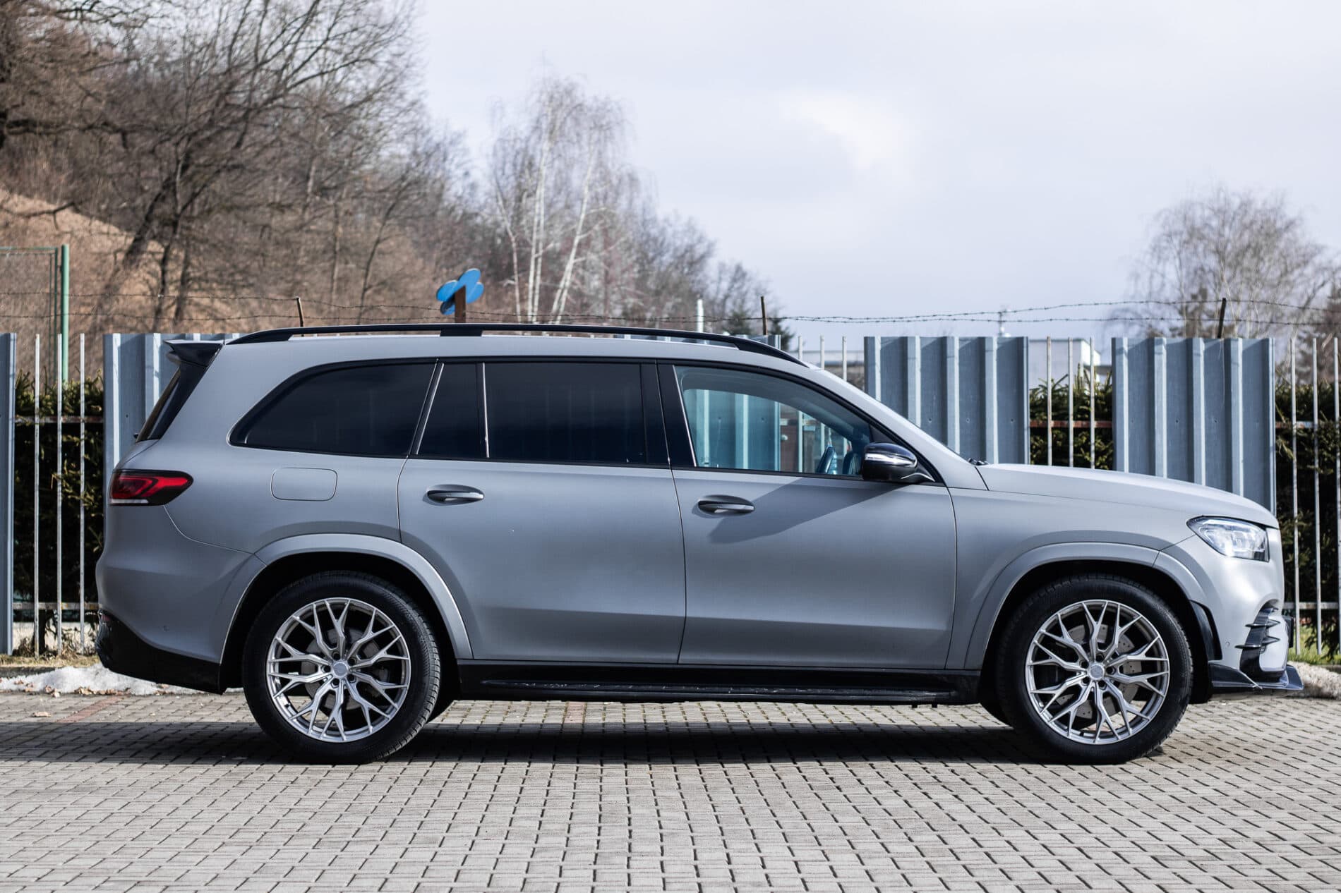 2021 Mercedes-Benz GLS 580, šedá suv, 109 687 km
