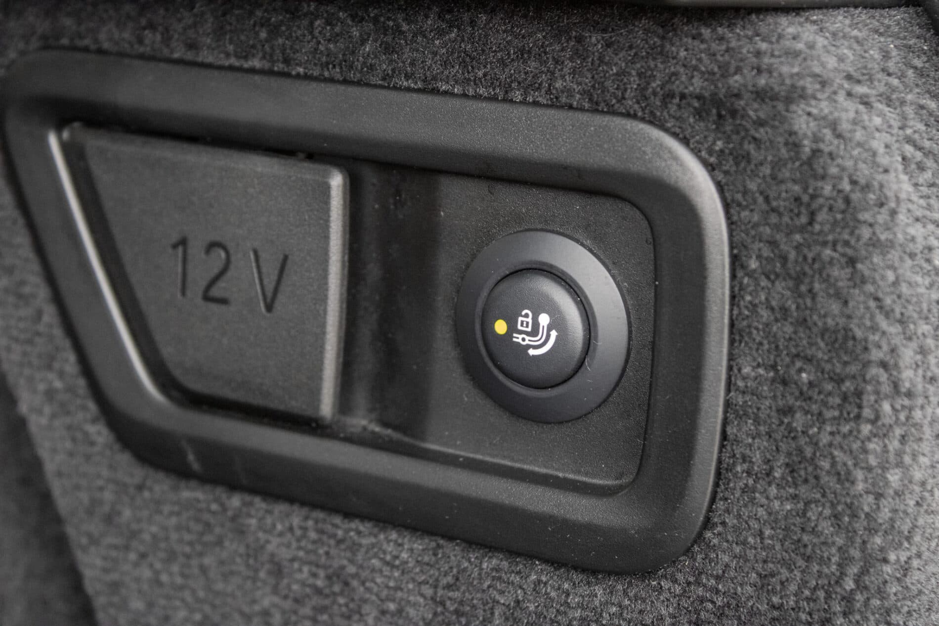 2024 BMW X7 M60i, modrá suv, 91 219 km