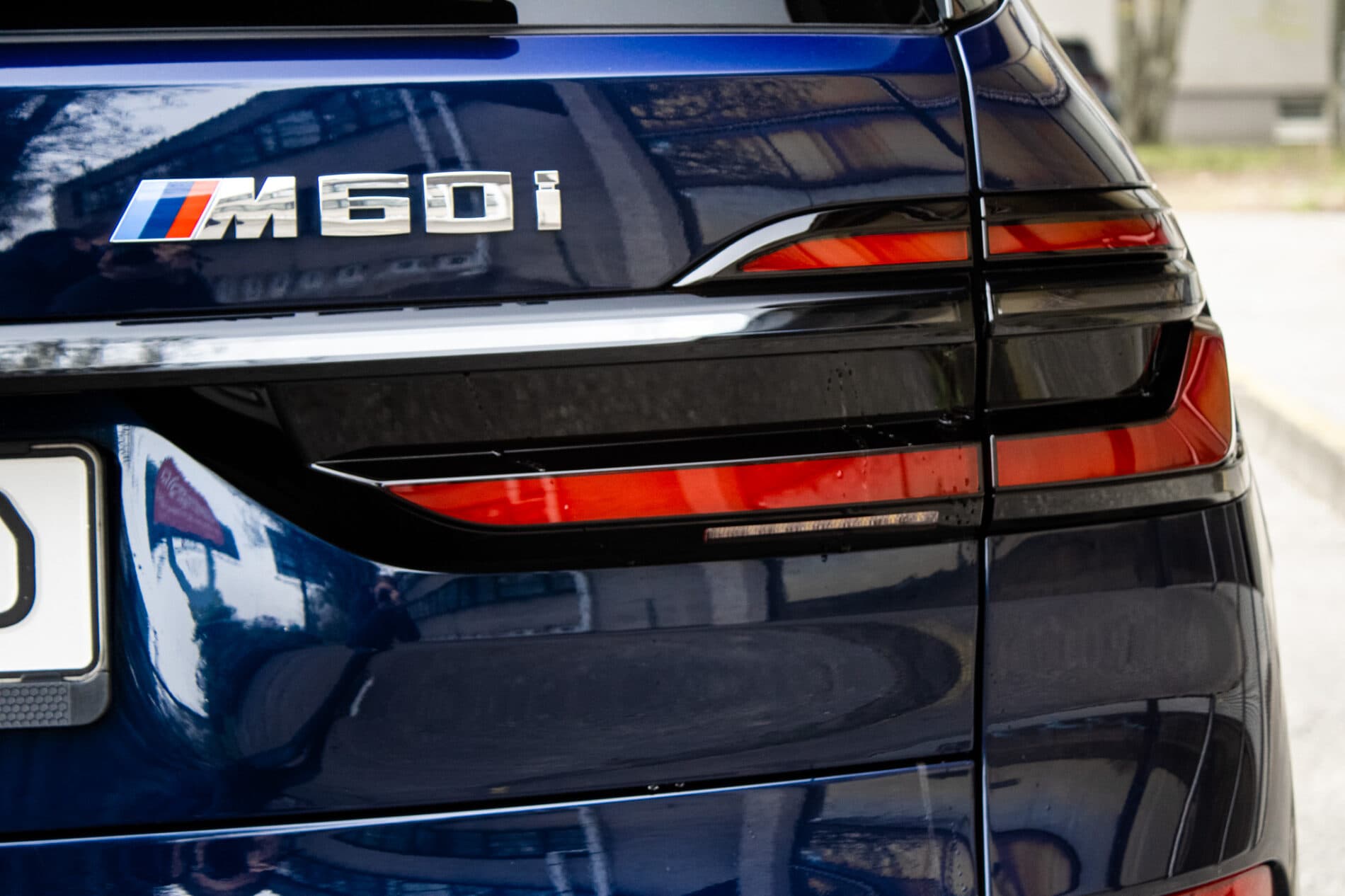 2024 BMW X7 M60i, modrá suv, 91 219 km