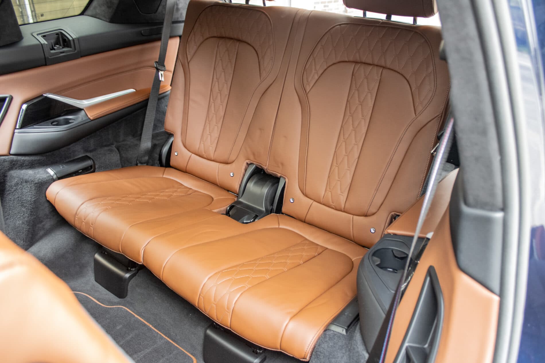 2024 BMW X7 M60i, modrá suv, 91 219 km