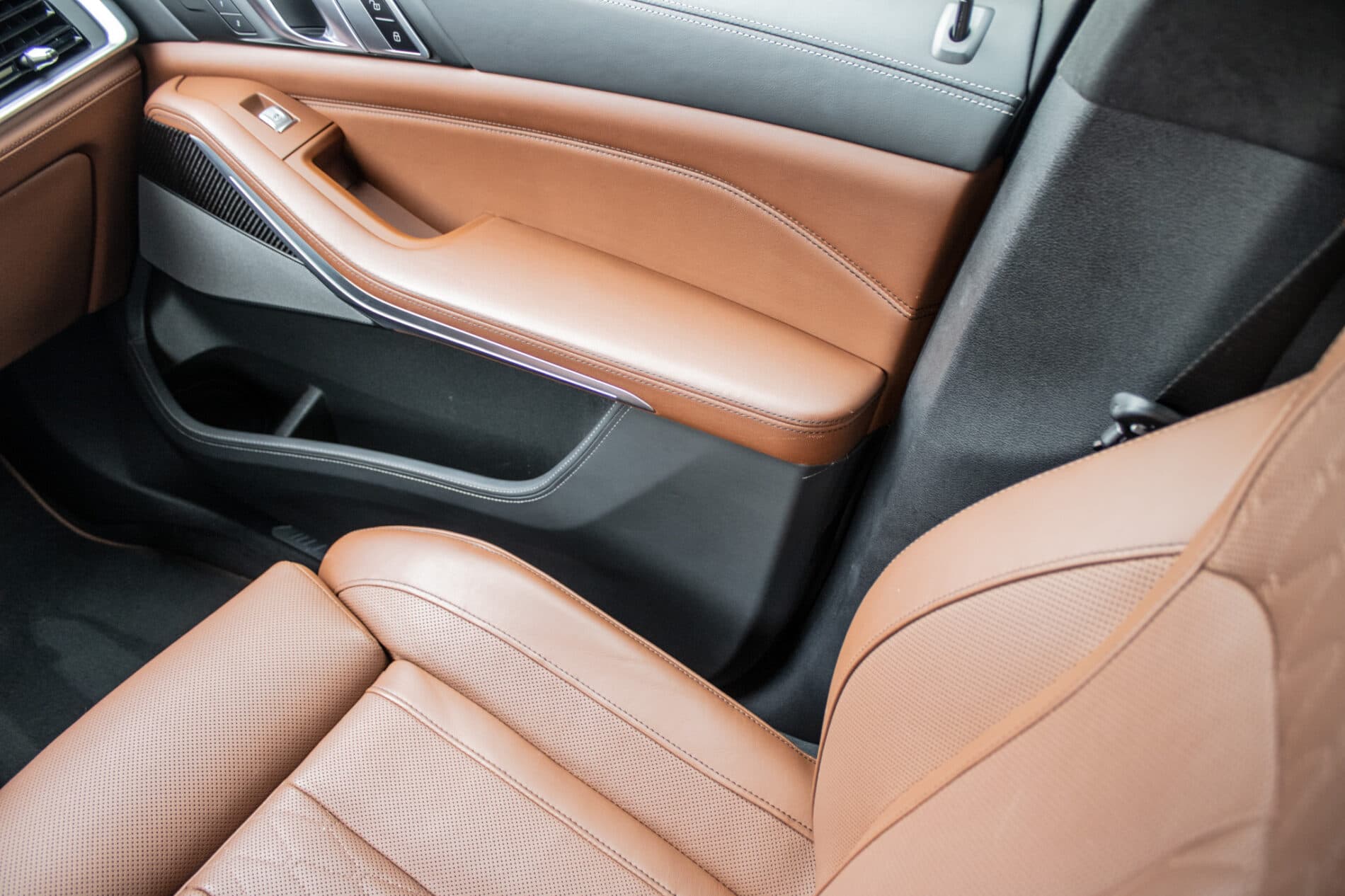 2024 BMW X7 M60i, modrá suv, 91 219 km