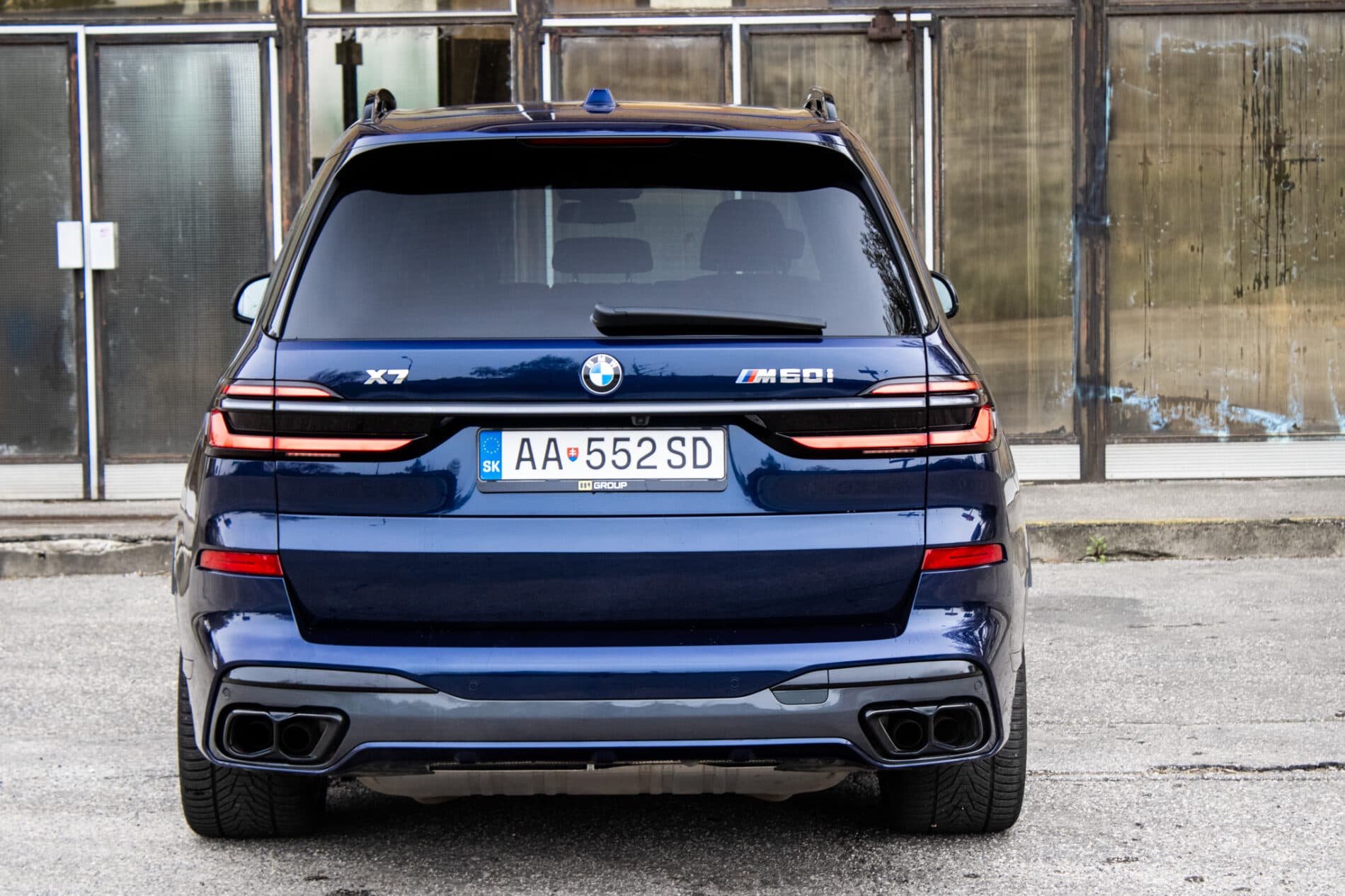 2024 BMW X7 M60i, modrá suv, 91 219 km