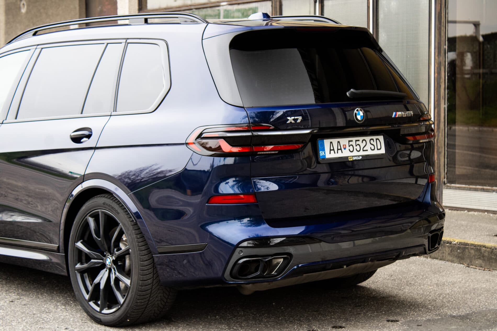 2024 BMW X7 M60i, modrá suv, 91 219 km