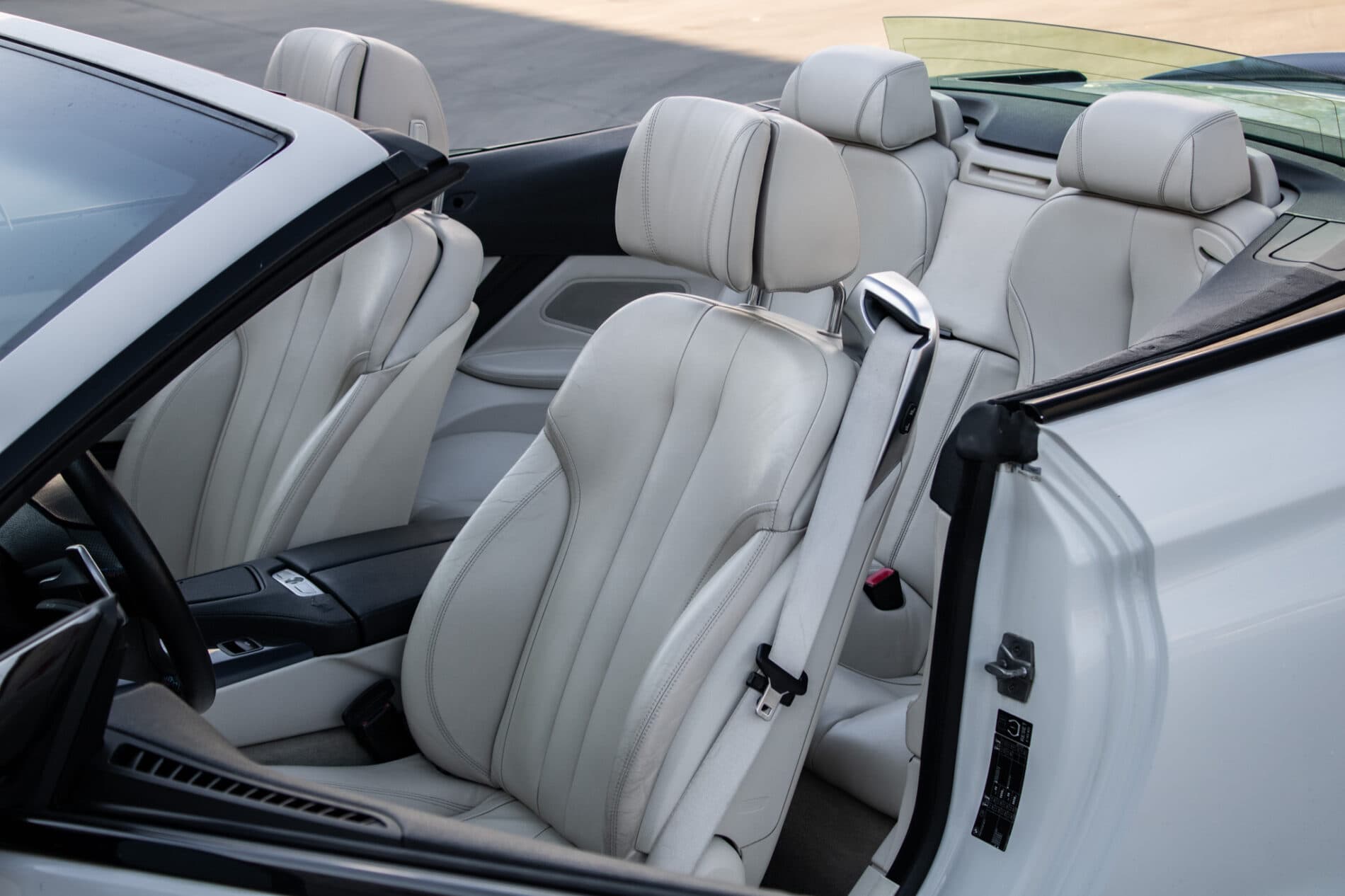 2011 BMW 640i, bílá kabriolet, 177 355 km