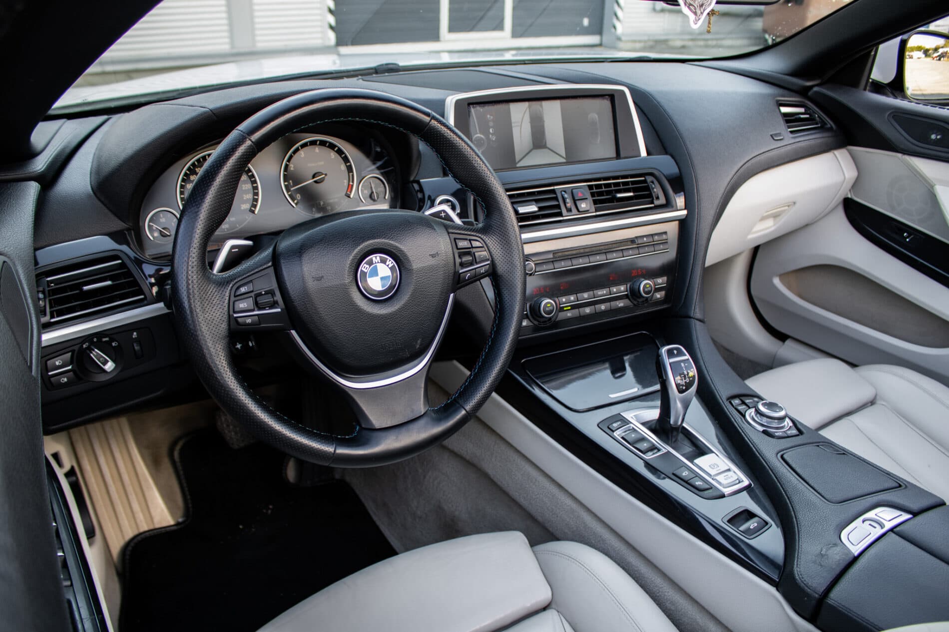 2011 BMW 640i, bílá kabriolet, 177 355 km