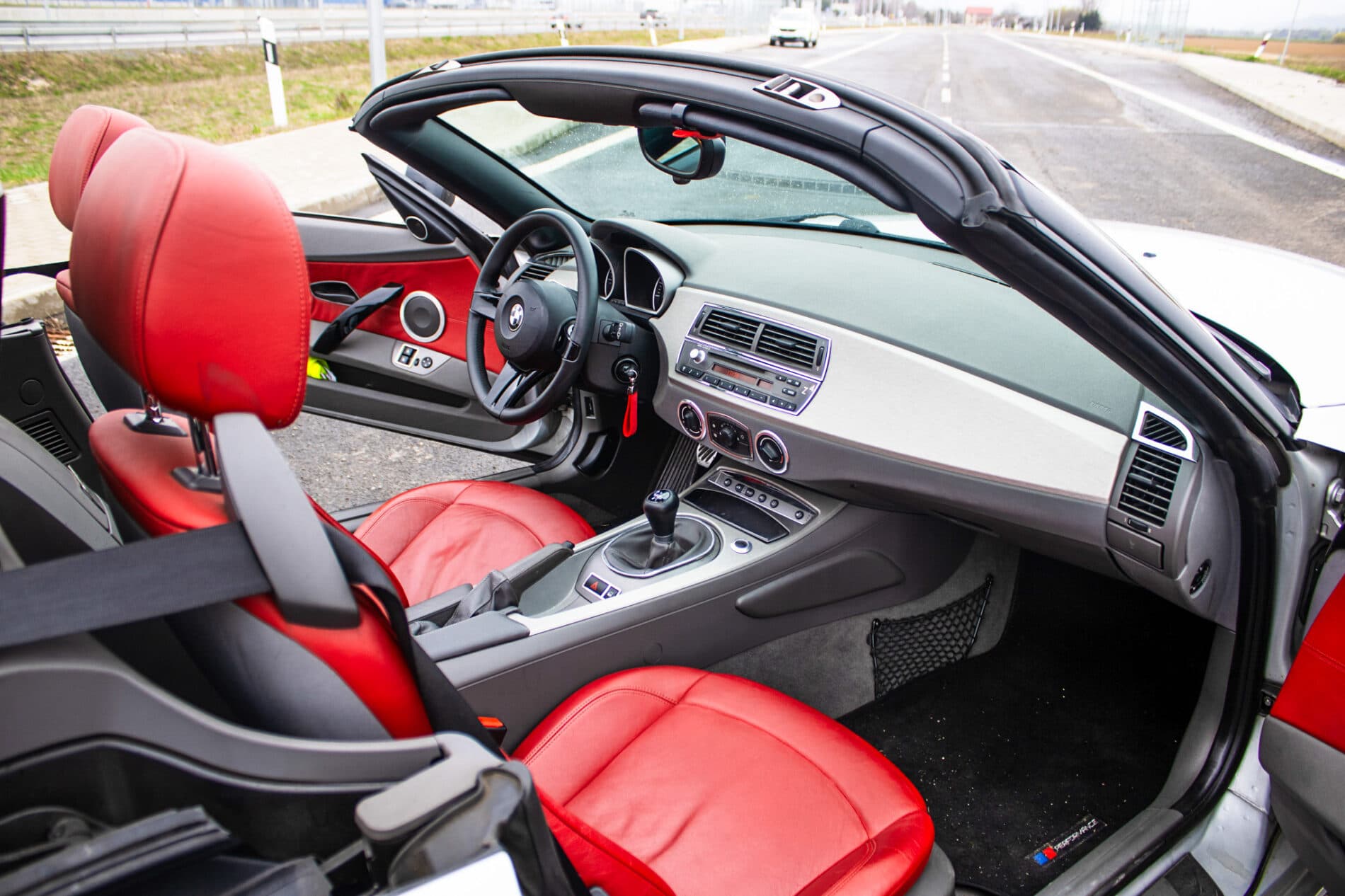 2003 BMW Z4, stříbrná kabriolet, 158 040 km