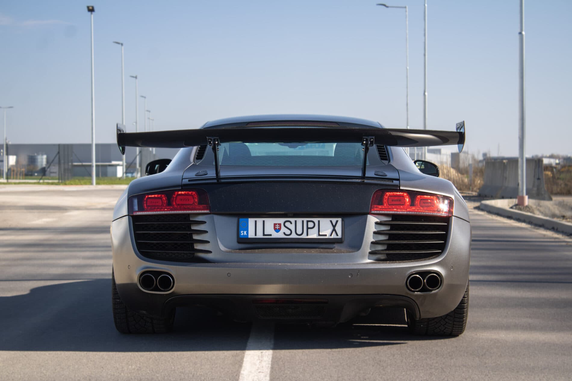 2007 AUDI R8, šedá kupé, 71 374 km