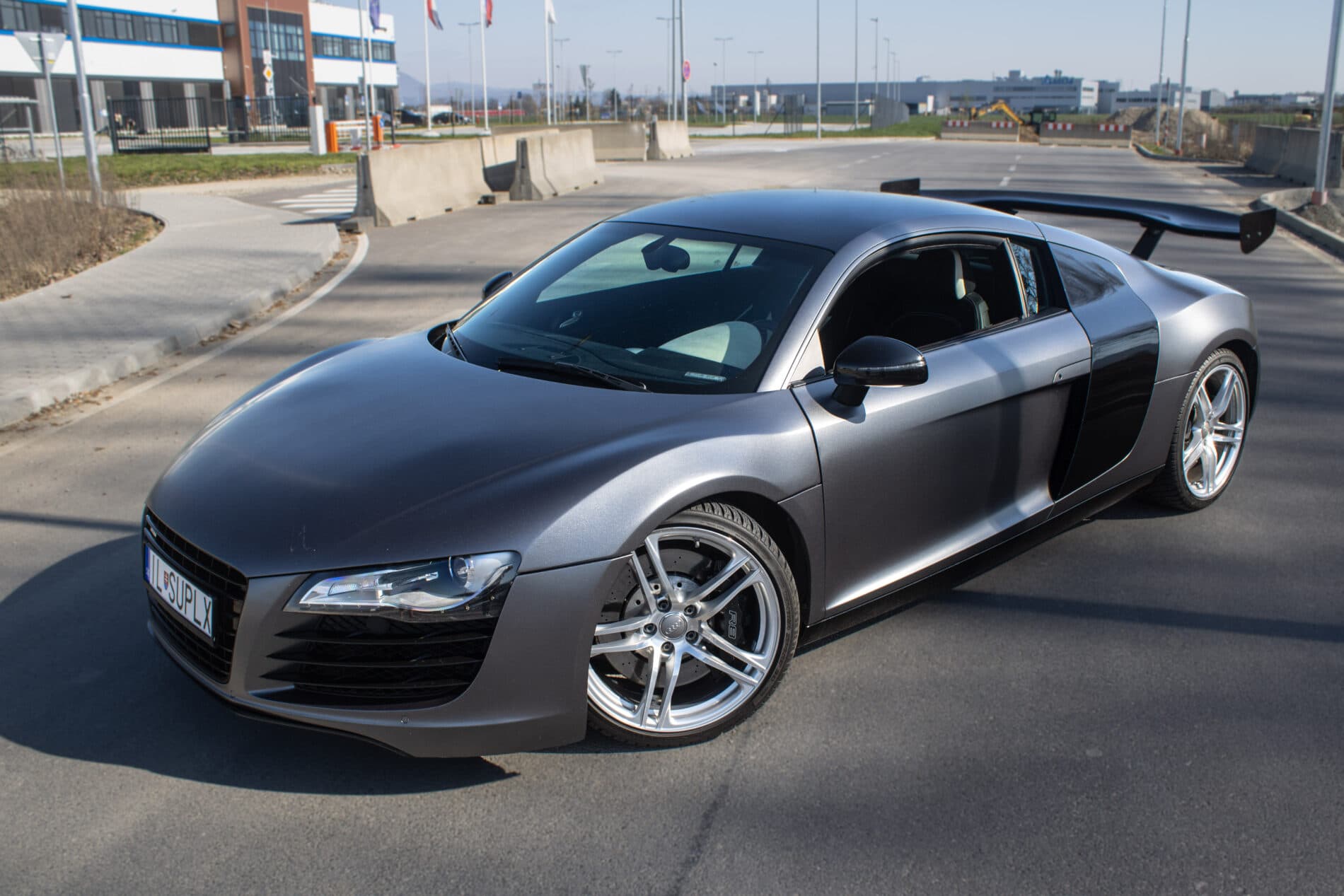 2007 AUDI R8, šedá kupé, 71 374 km