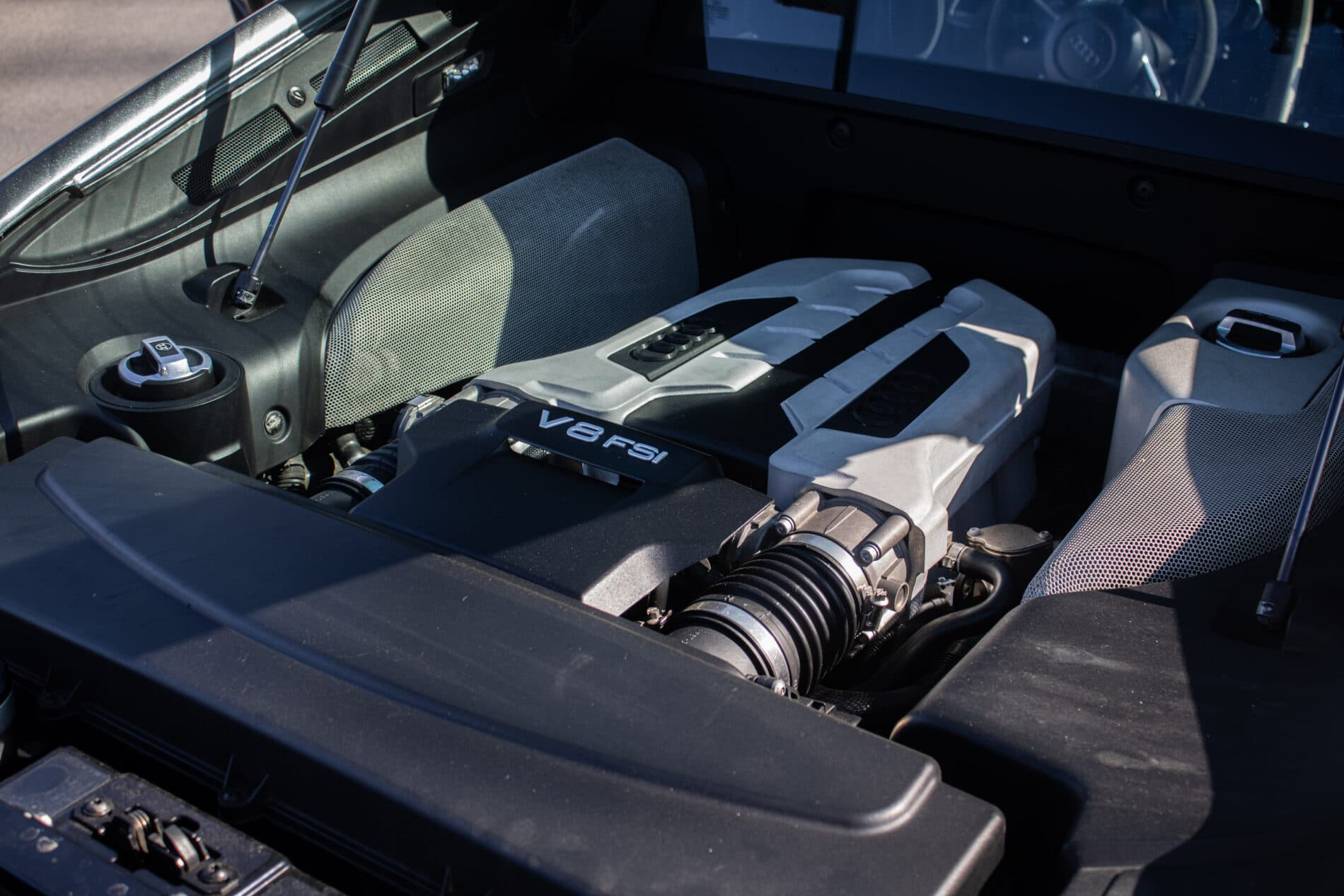 2007 AUDI R8, šedá kupé, 71 374 km