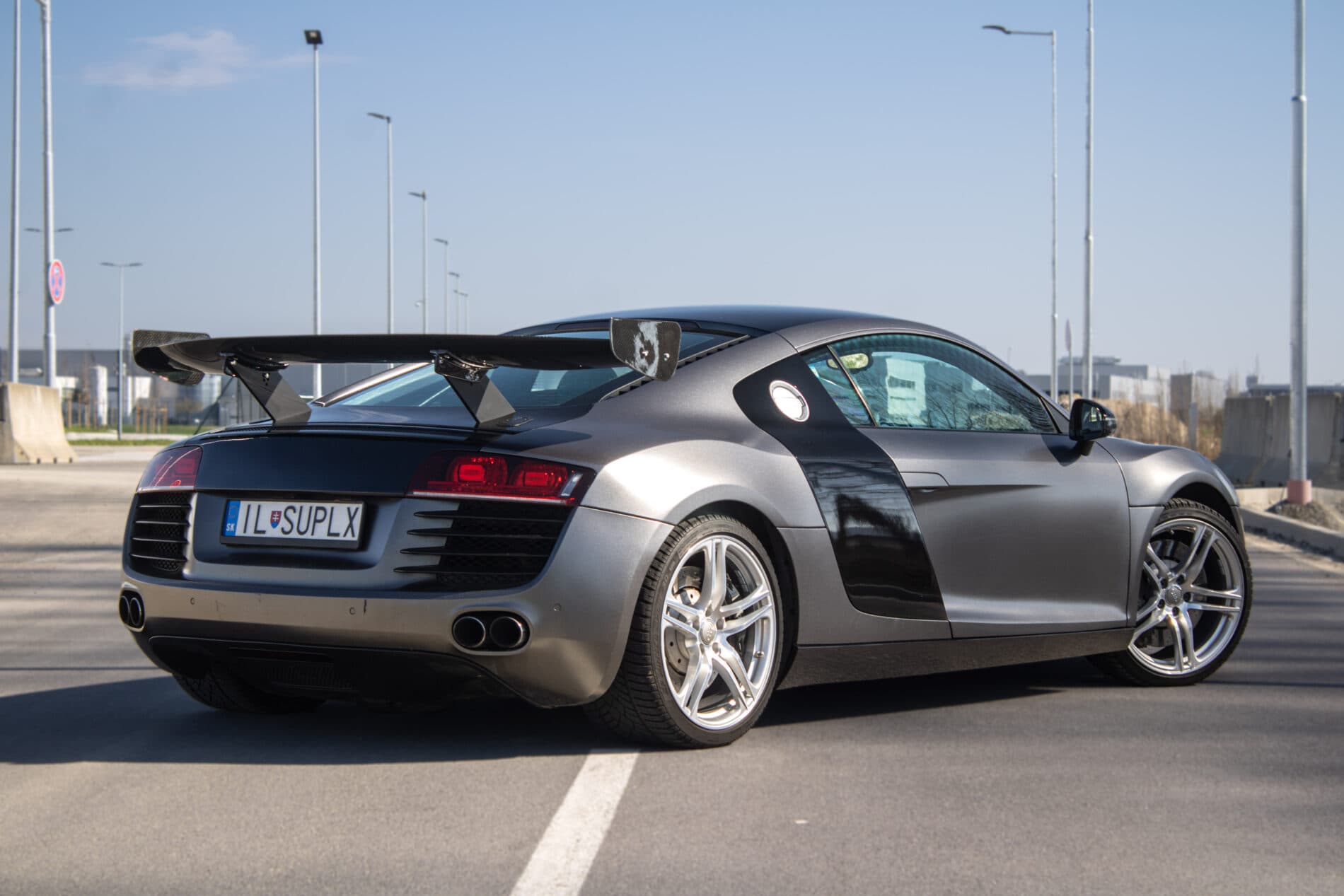 2007 AUDI R8, šedá kupé, 71 374 km